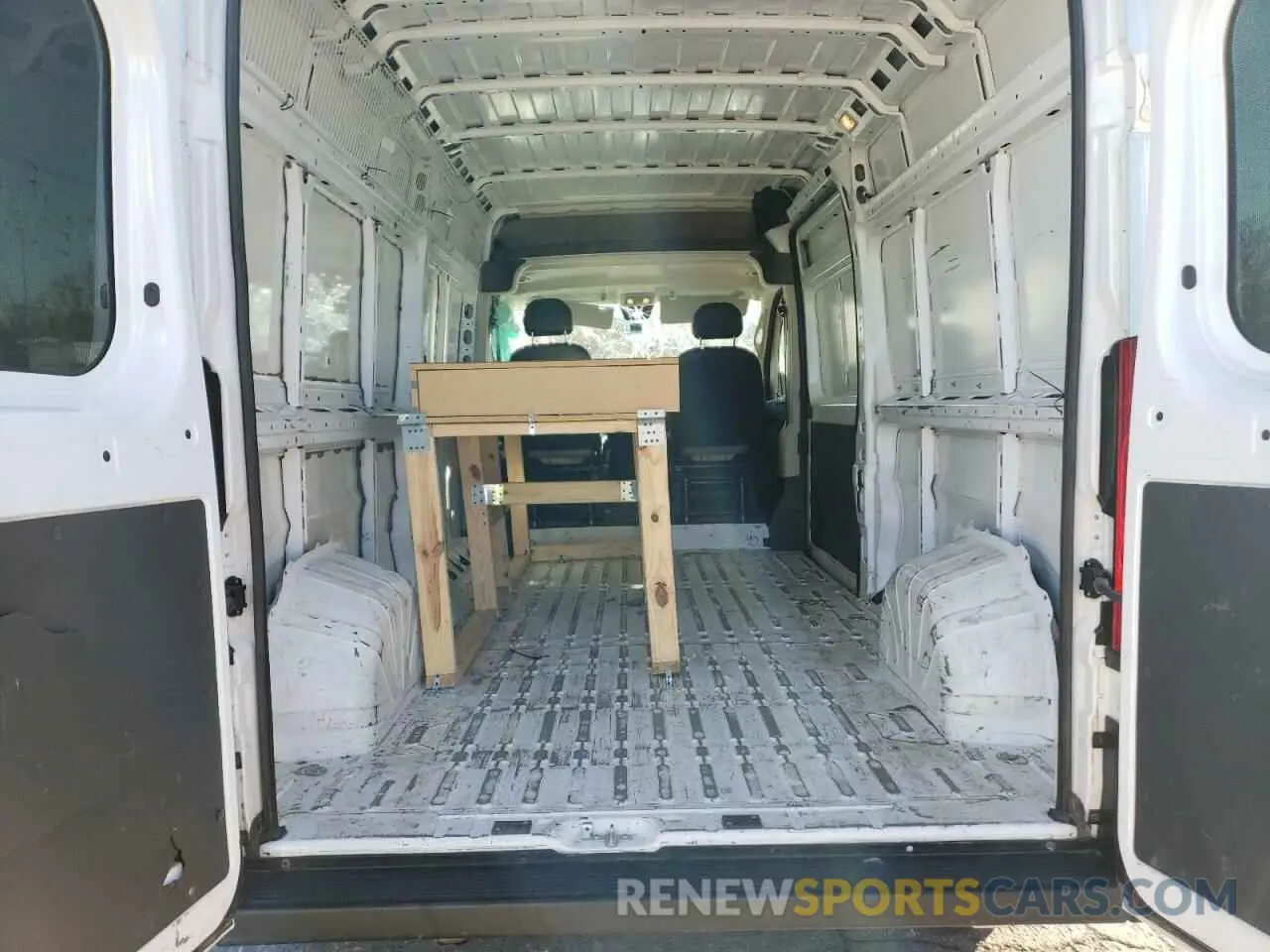 10 Фотография поврежденного автомобиля 3C6LRVDG9ME530365 RAM All Models 2021
