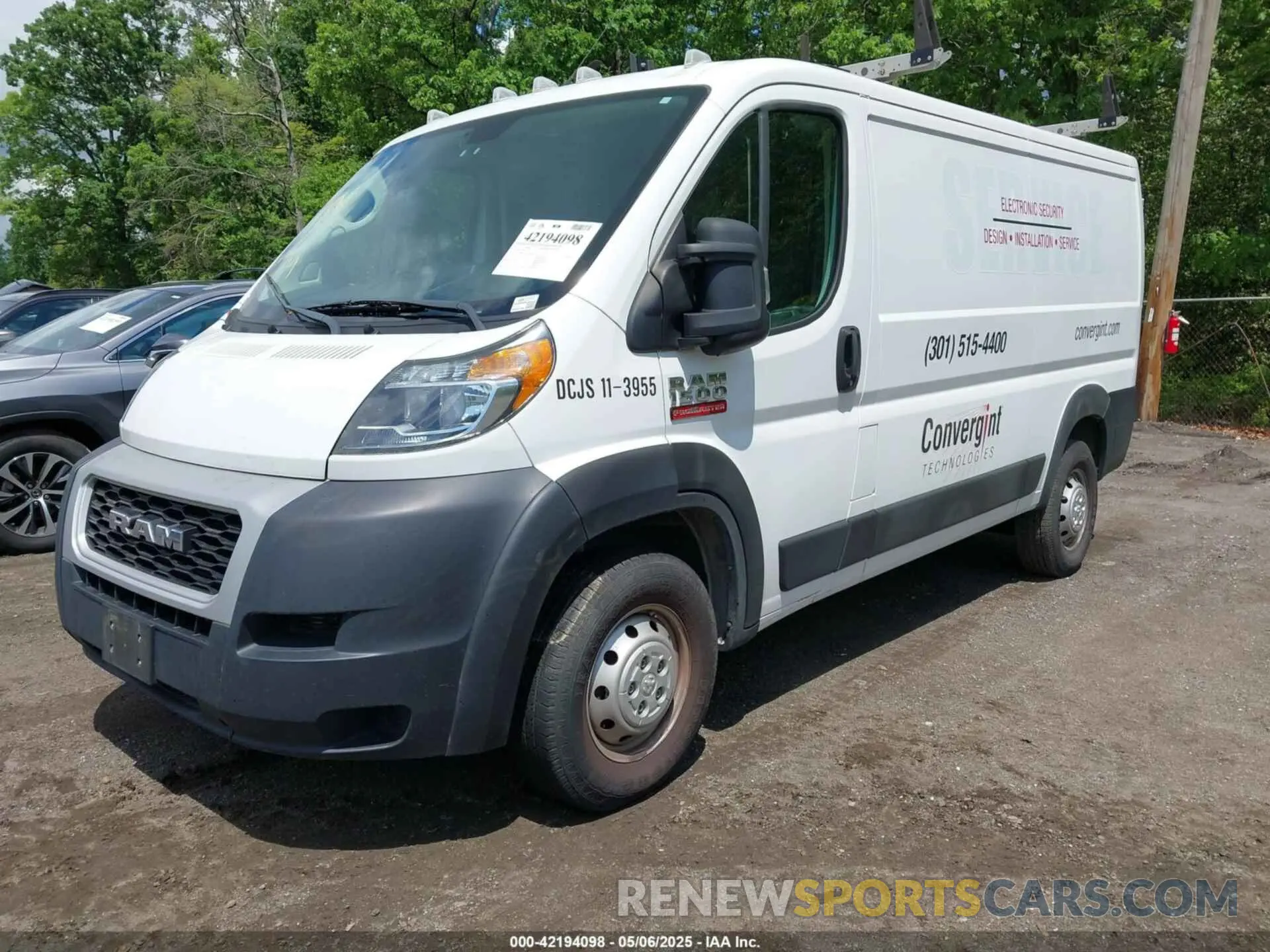 2 Photograph of a damaged car 3C6TRVAG0KE555835 RAM PROMASTER 1500 2019