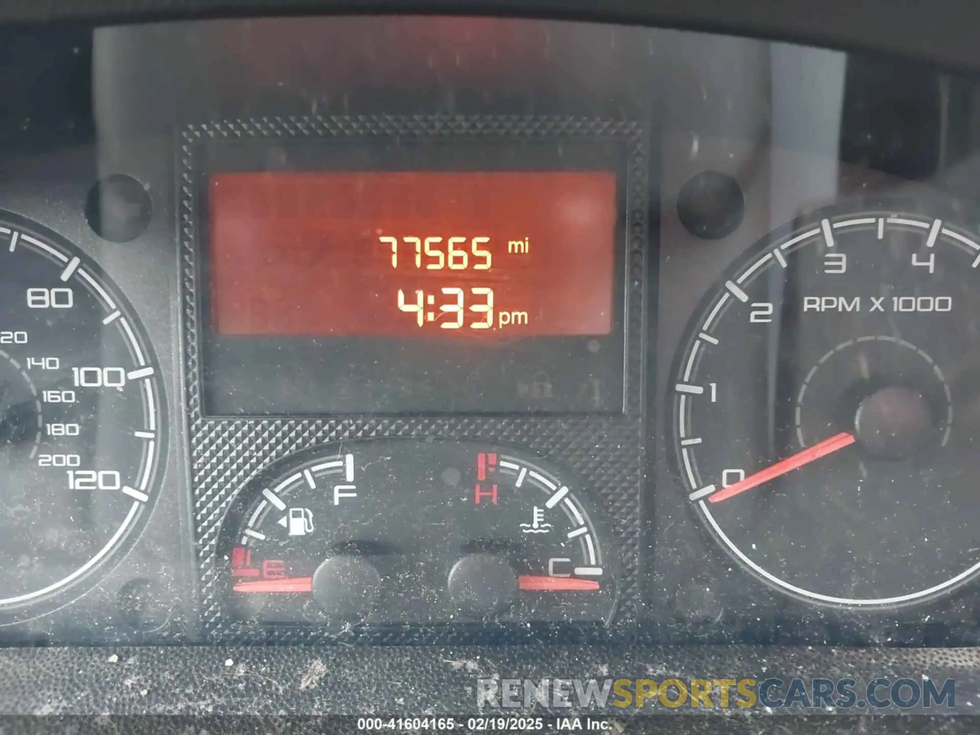 14 Photograph of a damaged car 3C6TRVAG4KE565915 RAM PROMASTER 1500 2019