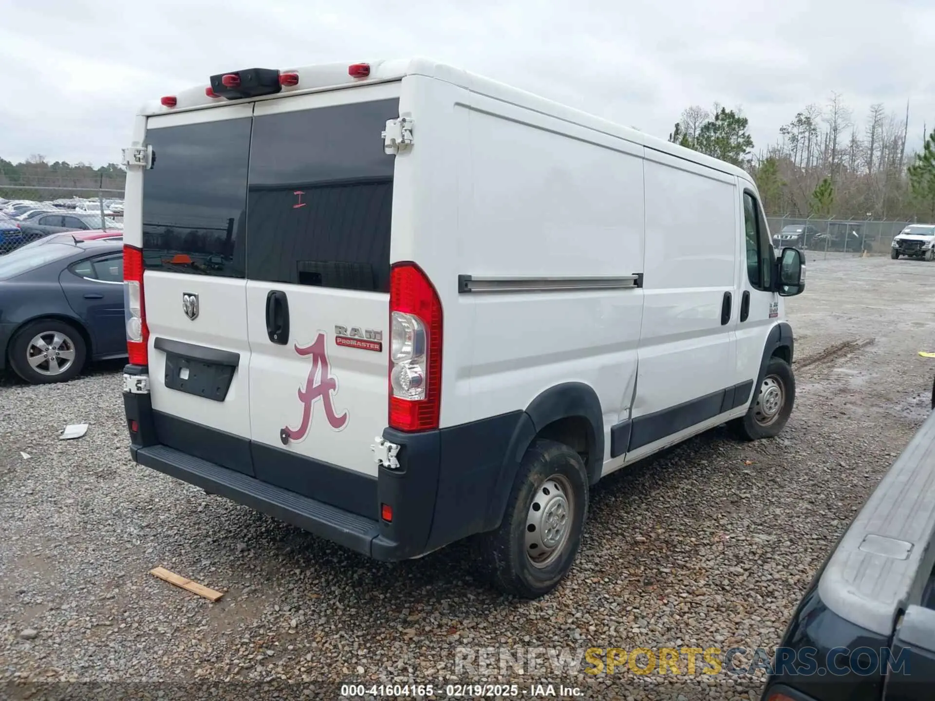 4 Photograph of a damaged car 3C6TRVAG4KE565915 RAM PROMASTER 1500 2019