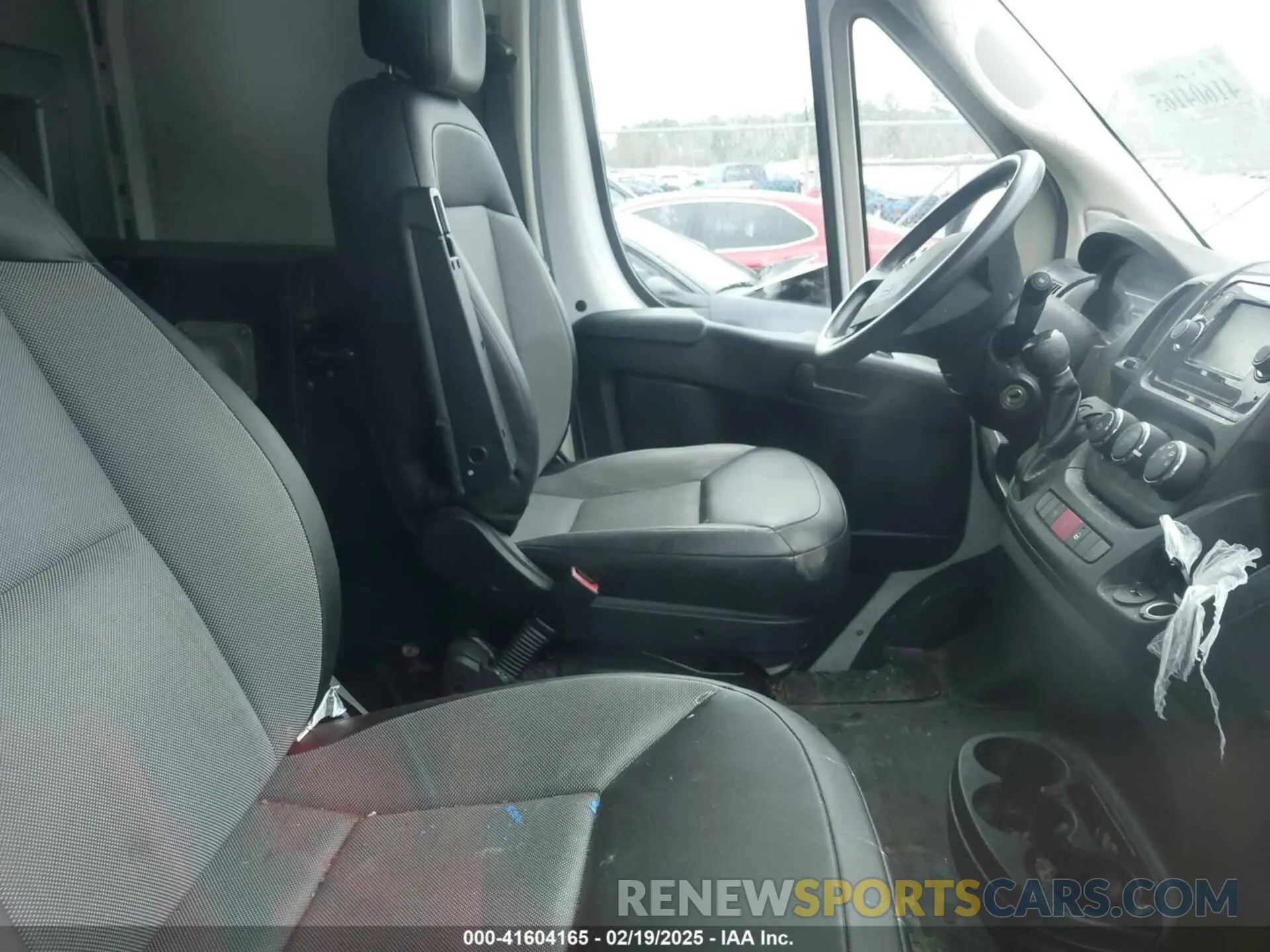 5 Photograph of a damaged car 3C6TRVAG4KE565915 RAM PROMASTER 1500 2019