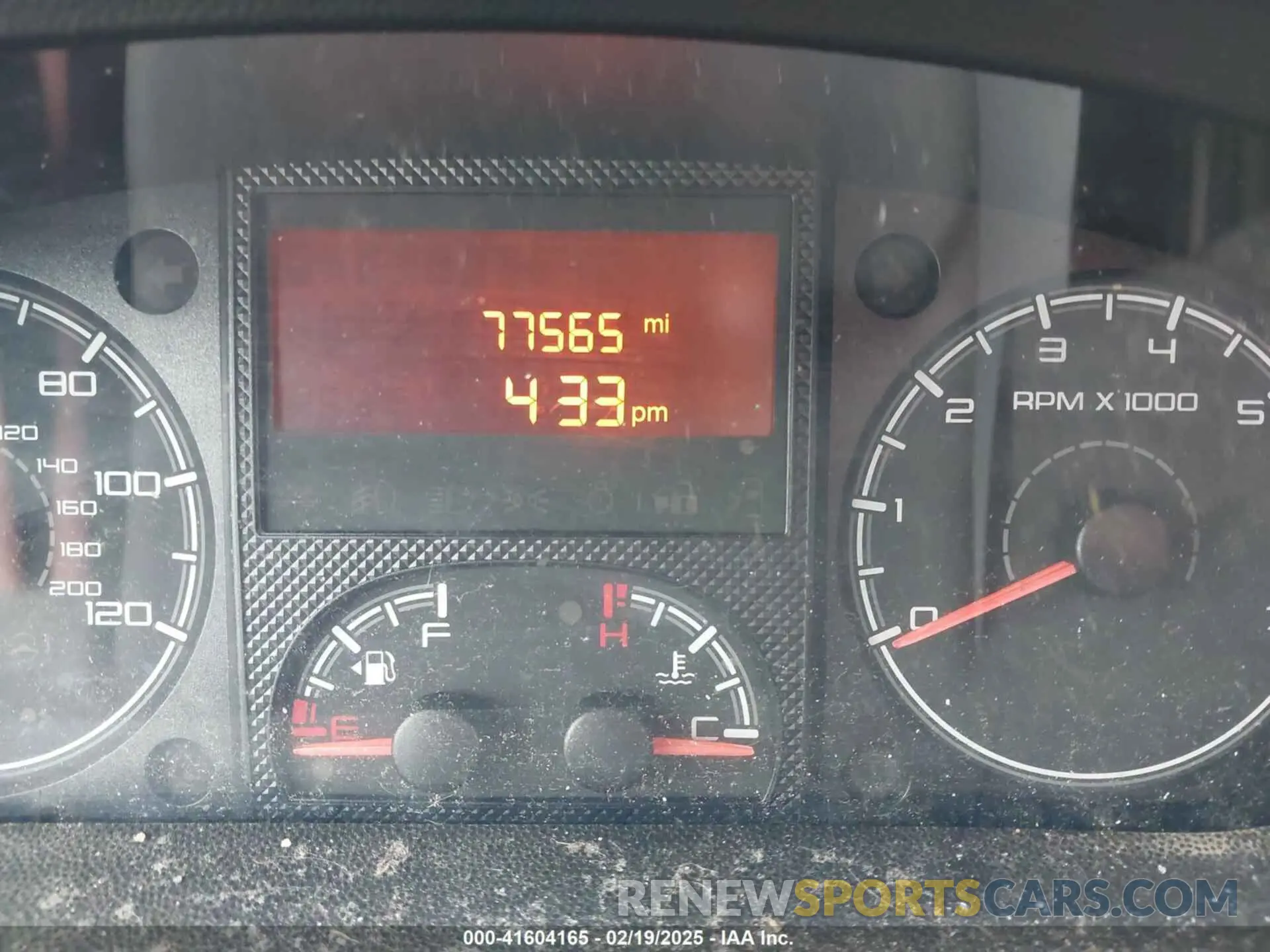 7 Photograph of a damaged car 3C6TRVAG4KE565915 RAM PROMASTER 1500 2019
