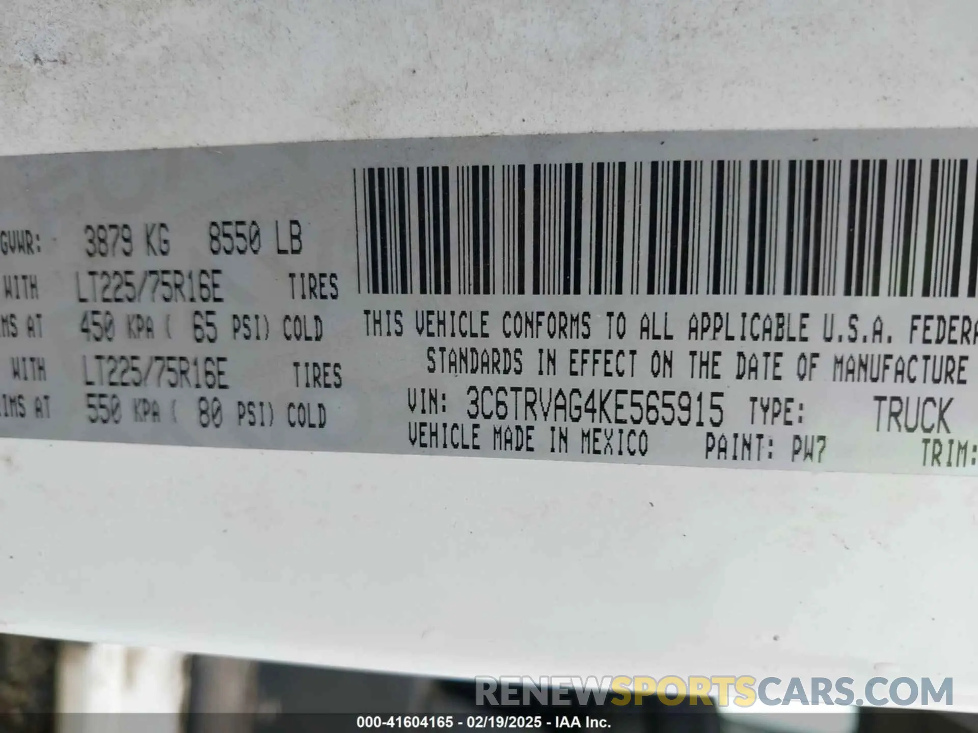 9 Photograph of a damaged car 3C6TRVAG4KE565915 RAM PROMASTER 1500 2019