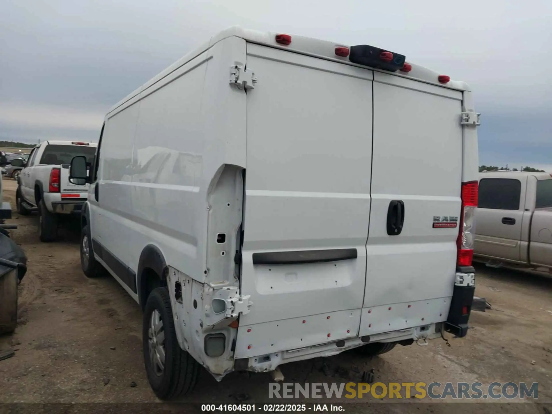 3 Photograph of a damaged car 3C6TRVAG5KE507151 RAM PROMASTER 1500 2019