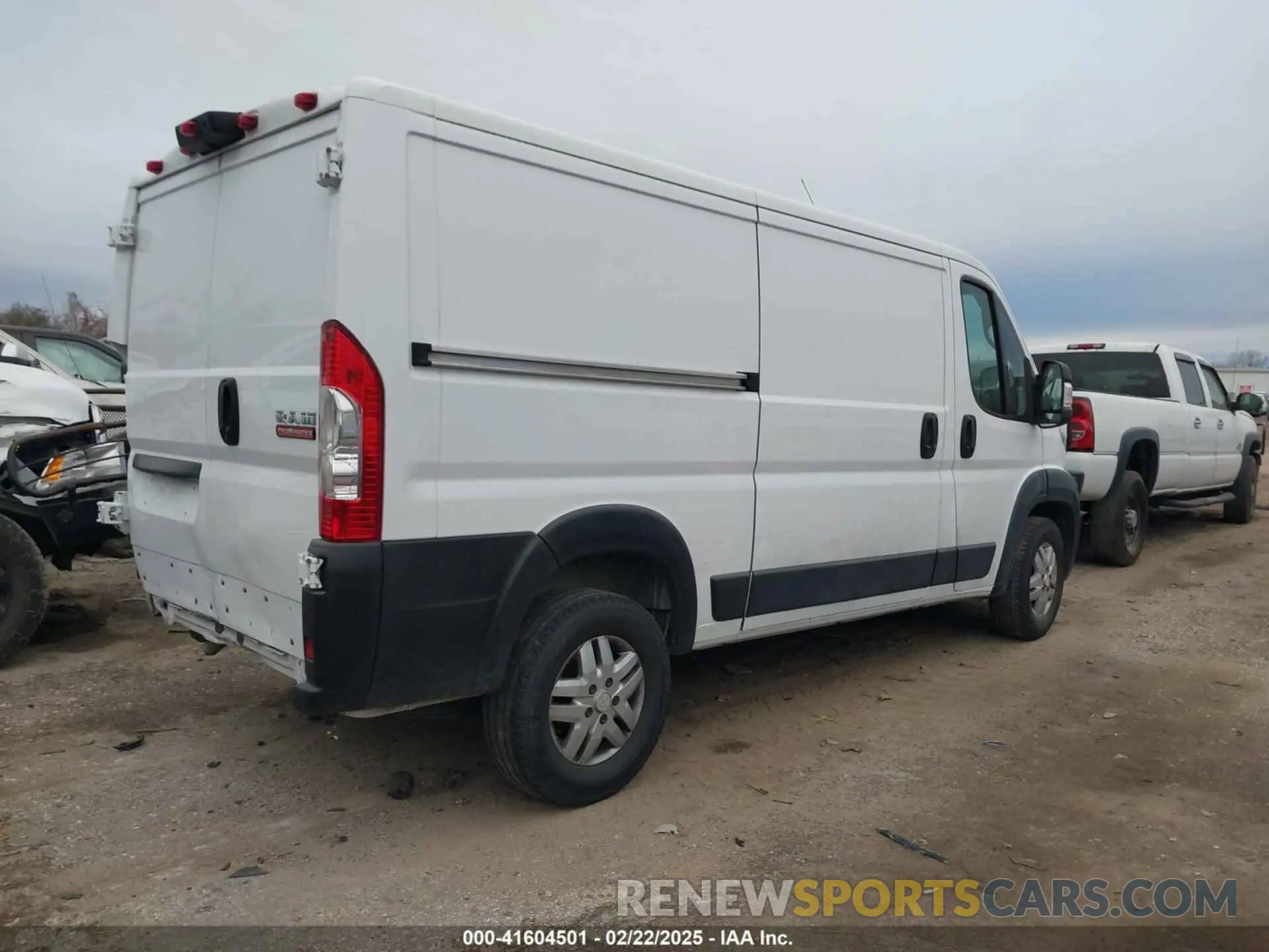 4 Photograph of a damaged car 3C6TRVAG5KE507151 RAM PROMASTER 1500 2019