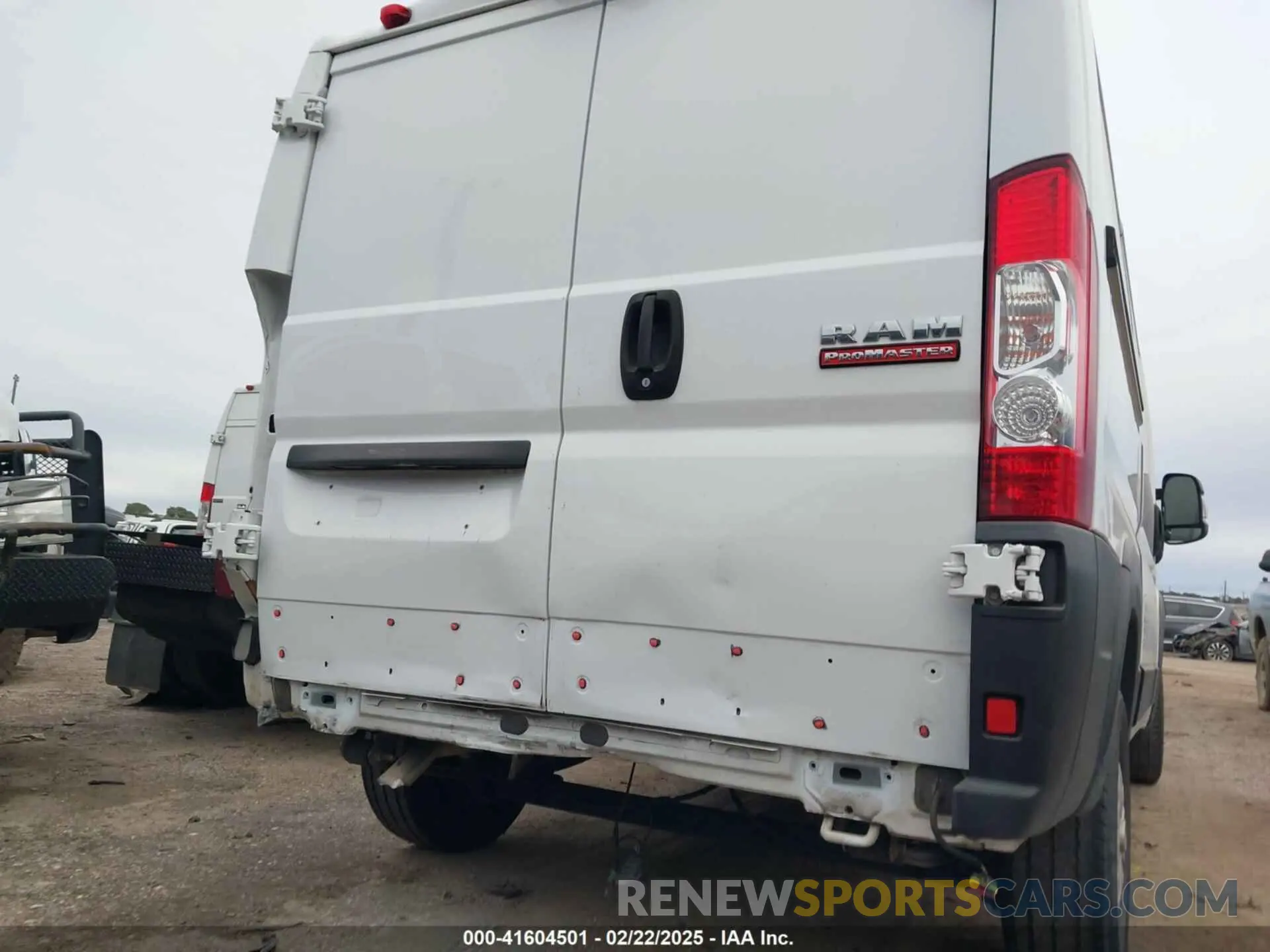 6 Photograph of a damaged car 3C6TRVAG5KE507151 RAM PROMASTER 1500 2019