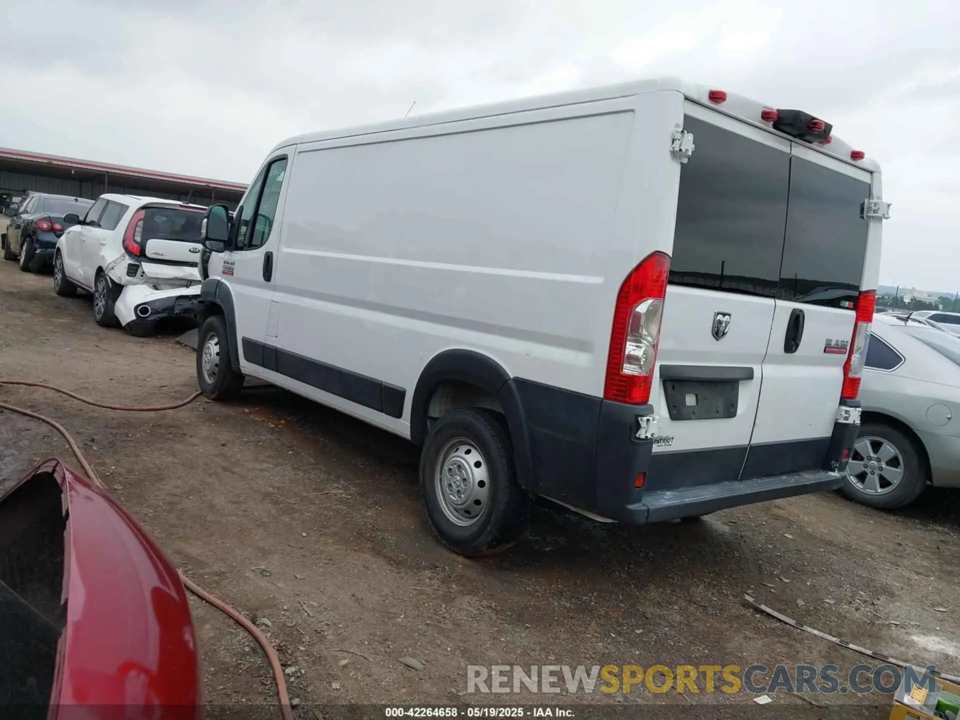 3 Photograph of a damaged car 3C6TRVAG9KE538970 RAM PROMASTER 1500 2019