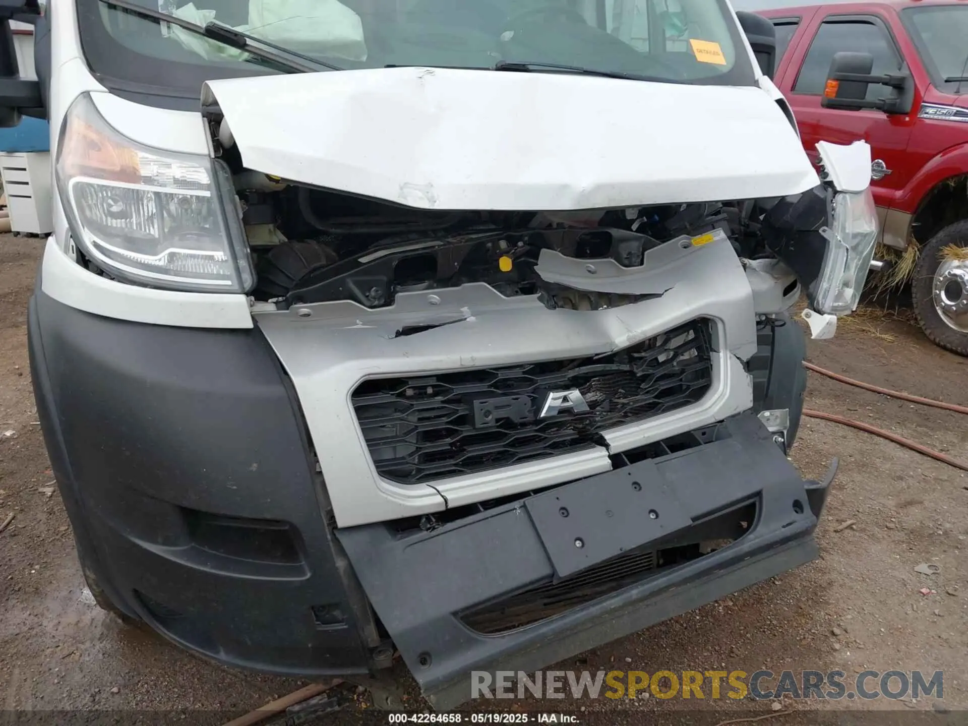6 Photograph of a damaged car 3C6TRVAG9KE538970 RAM PROMASTER 1500 2019