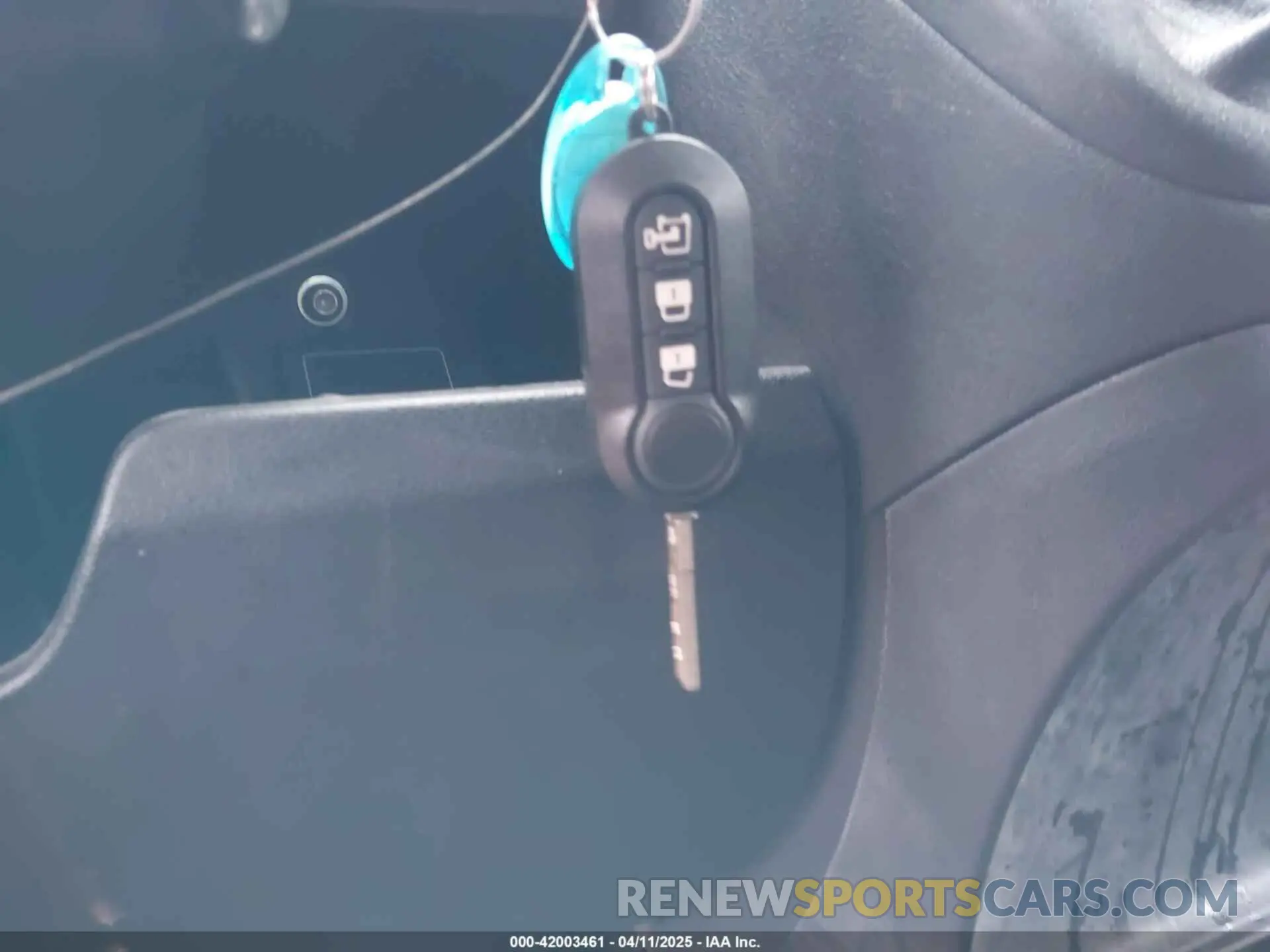 11 Photograph of a damaged car 3C6TRVAG9KE555834 RAM PROMASTER 1500 2019
