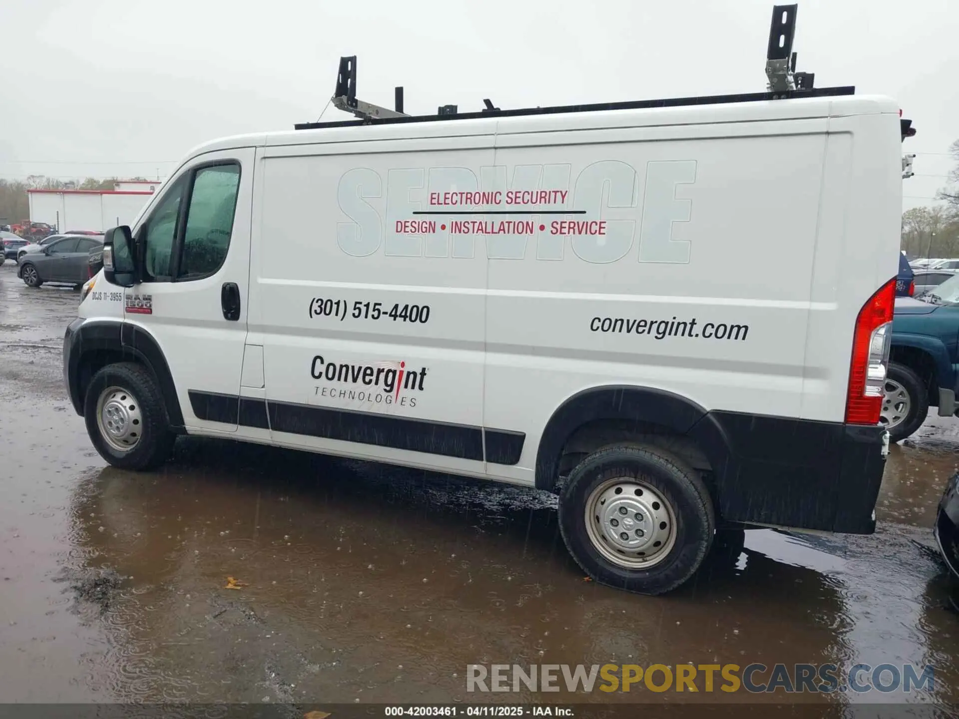 14 Photograph of a damaged car 3C6TRVAG9KE555834 RAM PROMASTER 1500 2019