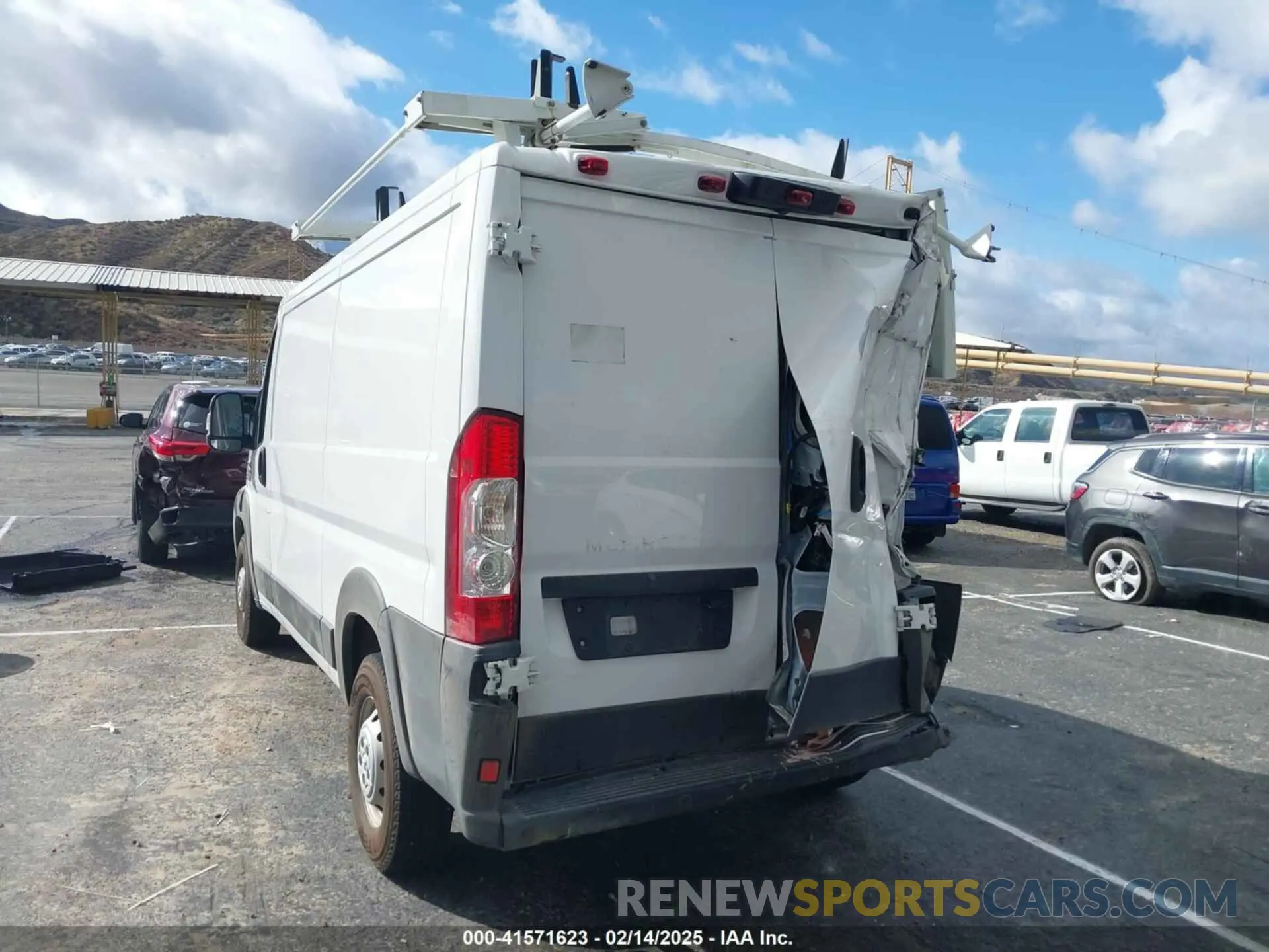 3 Photograph of a damaged car 3C6TRVAGXKE536578 RAM PROMASTER 1500 2019