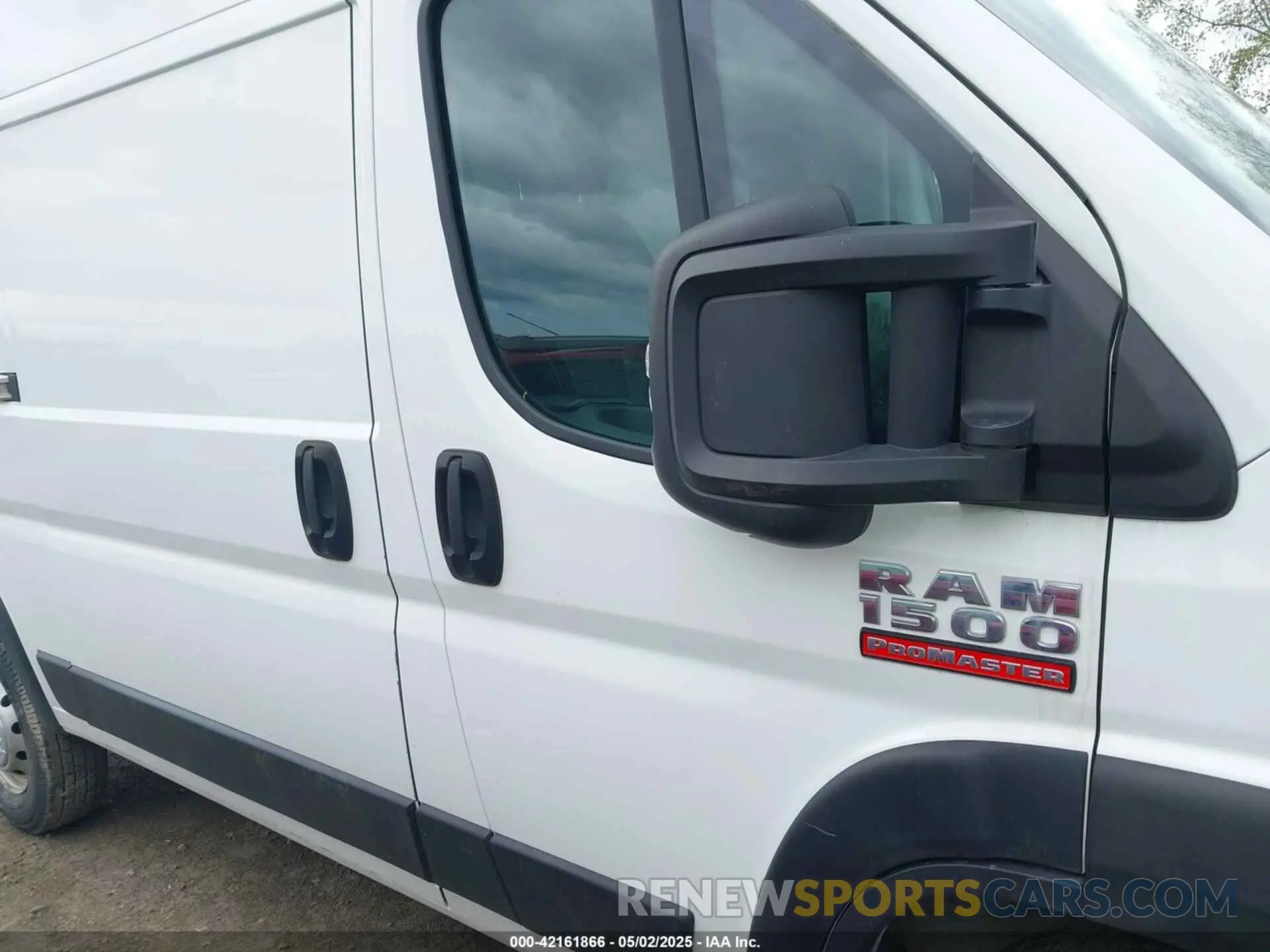 13 Photograph of a damaged car 3C6TRVBG2KE512970 RAM PROMASTER 1500 2019