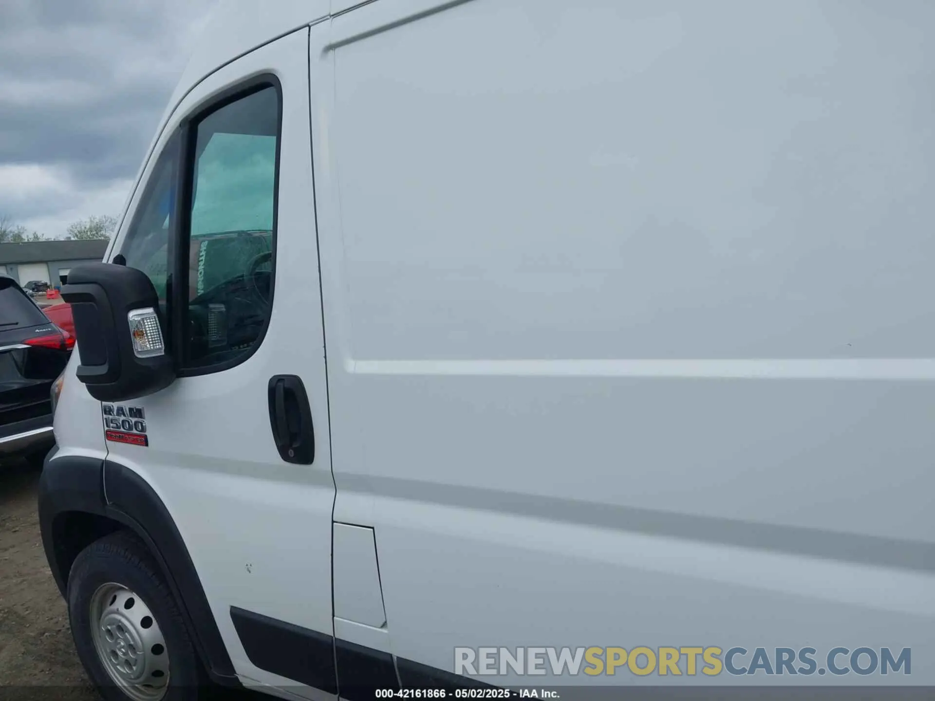 14 Photograph of a damaged car 3C6TRVBG2KE512970 RAM PROMASTER 1500 2019