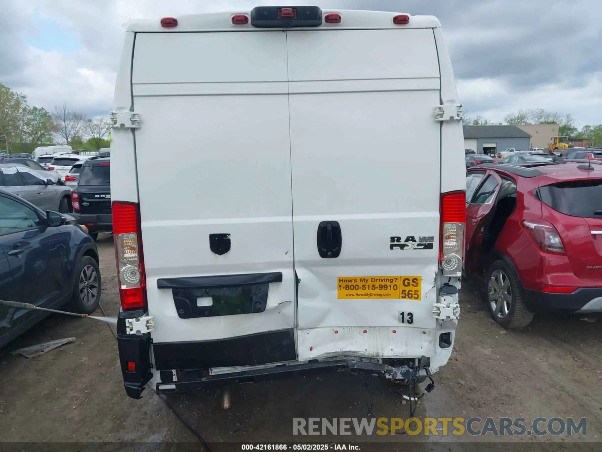16 Photograph of a damaged car 3C6TRVBG2KE512970 RAM PROMASTER 1500 2019