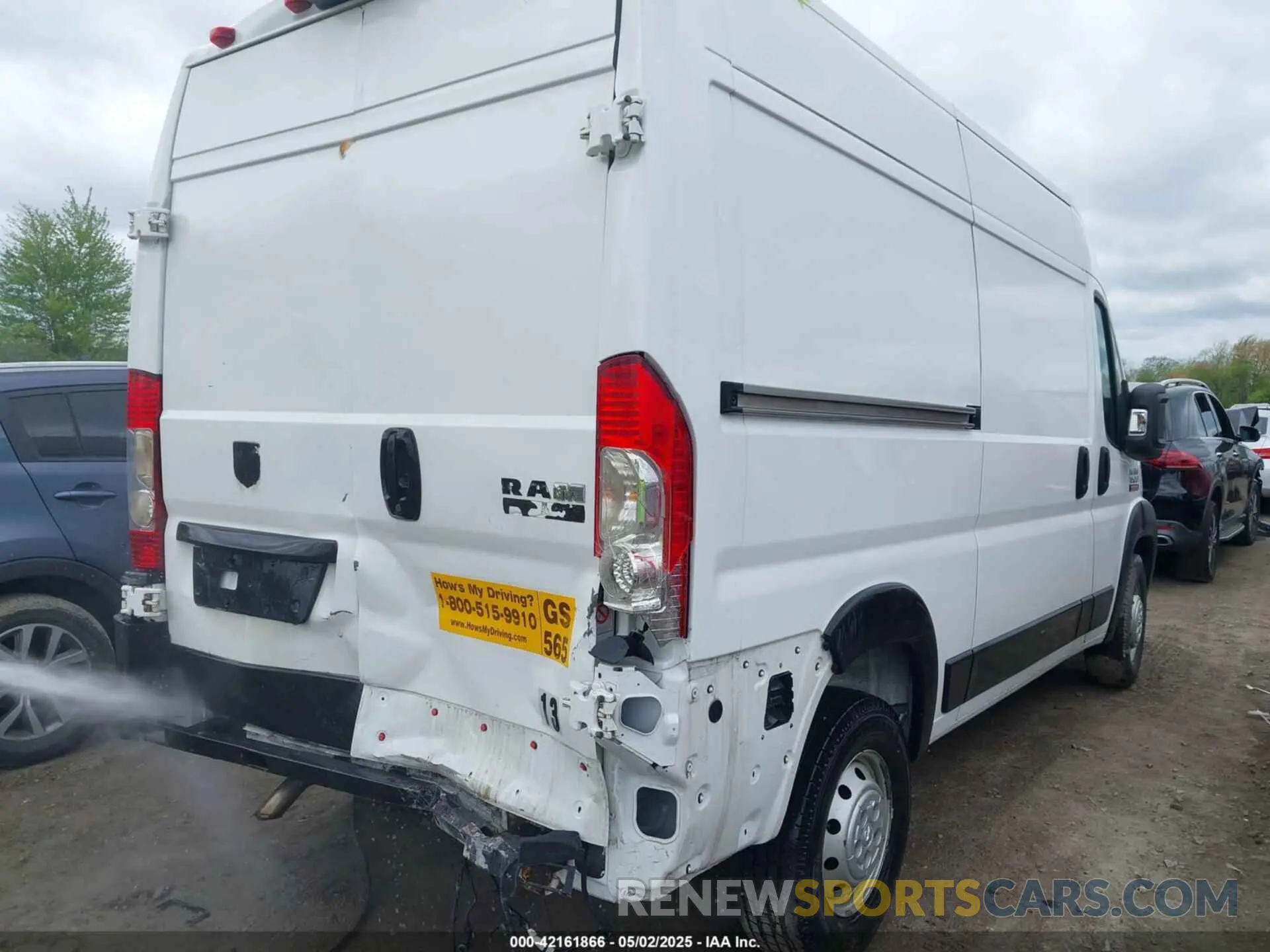 4 Photograph of a damaged car 3C6TRVBG2KE512970 RAM PROMASTER 1500 2019
