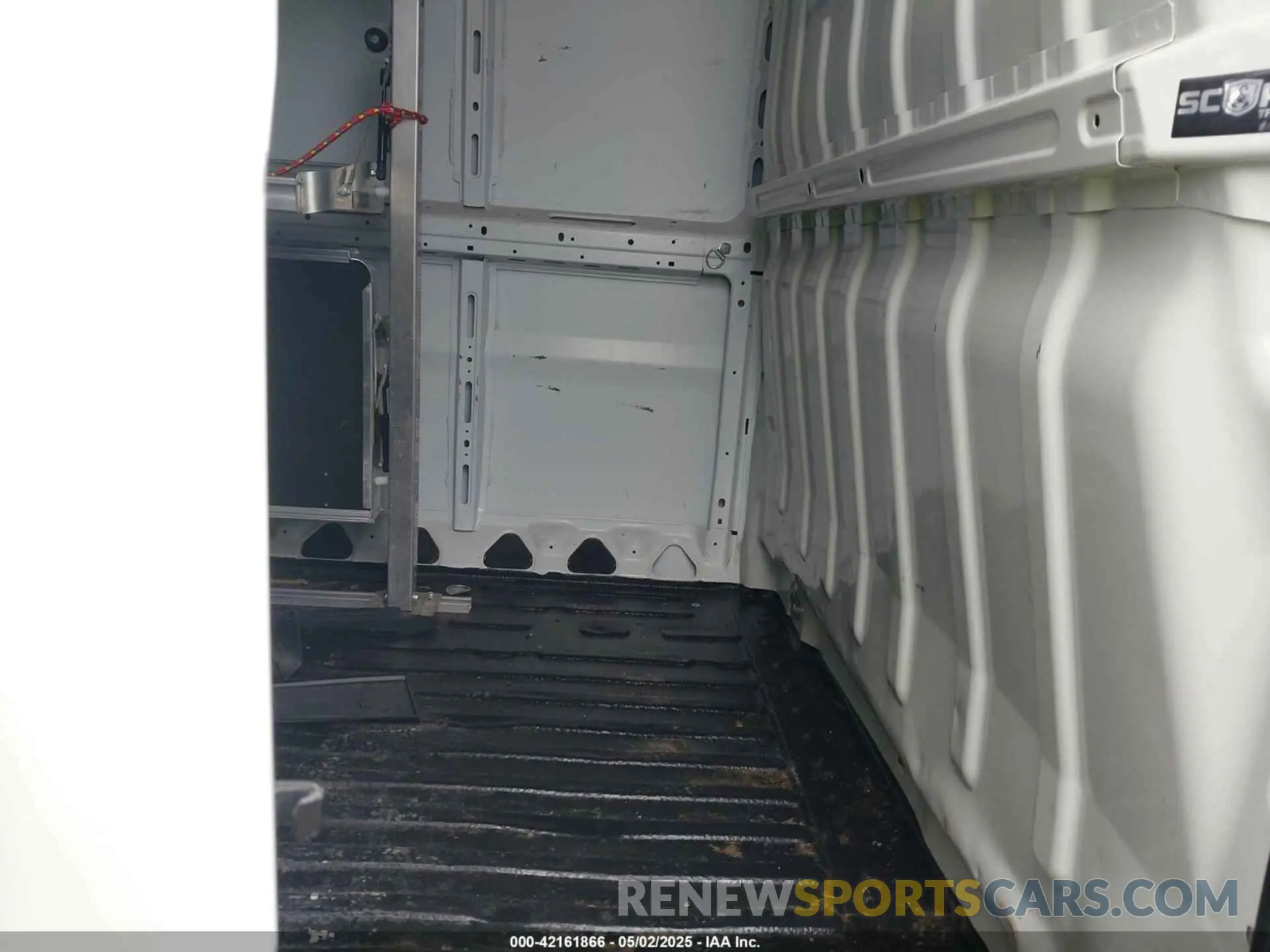 8 Photograph of a damaged car 3C6TRVBG2KE512970 RAM PROMASTER 1500 2019