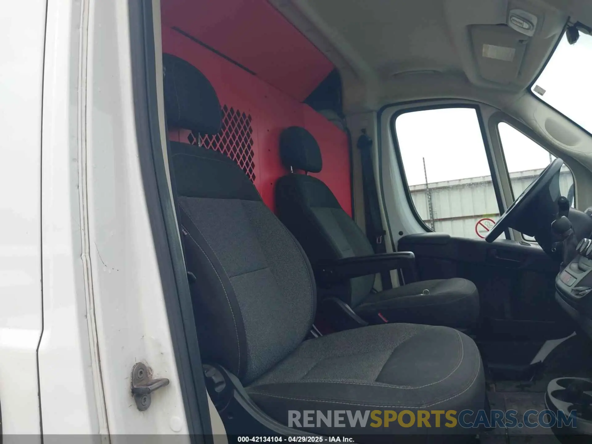 8 Photograph of a damaged car 3C6TRVAG1LE130156 RAM PROMASTER 1500 2020