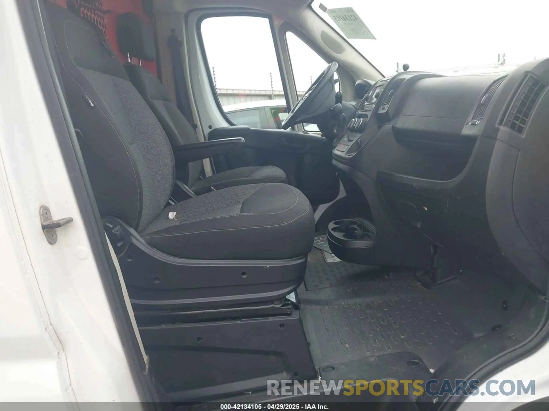 5 Photograph of a damaged car 3C6TRVAG6LE138219 RAM PROMASTER 1500 2020