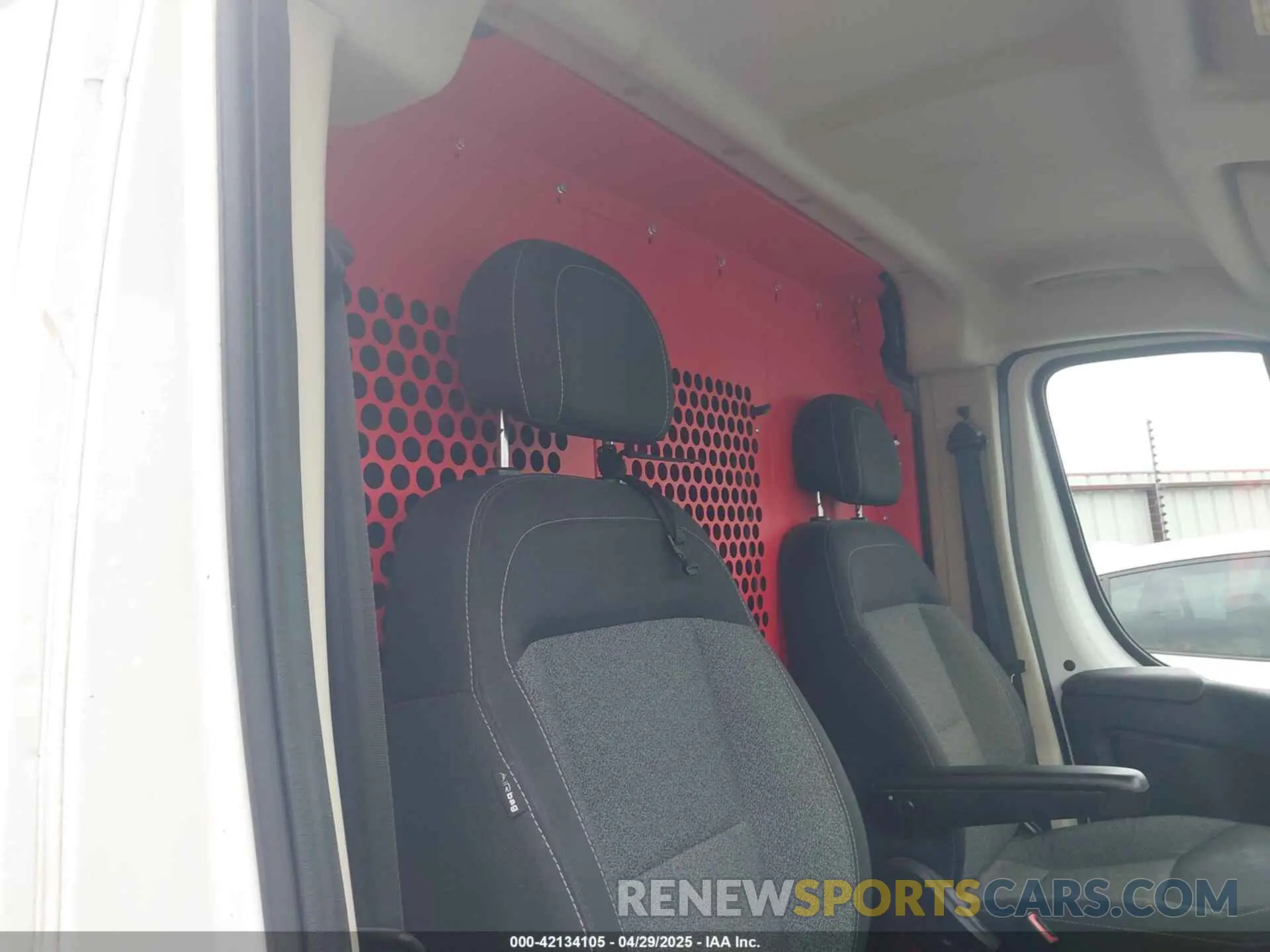 8 Photograph of a damaged car 3C6TRVAG6LE138219 RAM PROMASTER 1500 2020