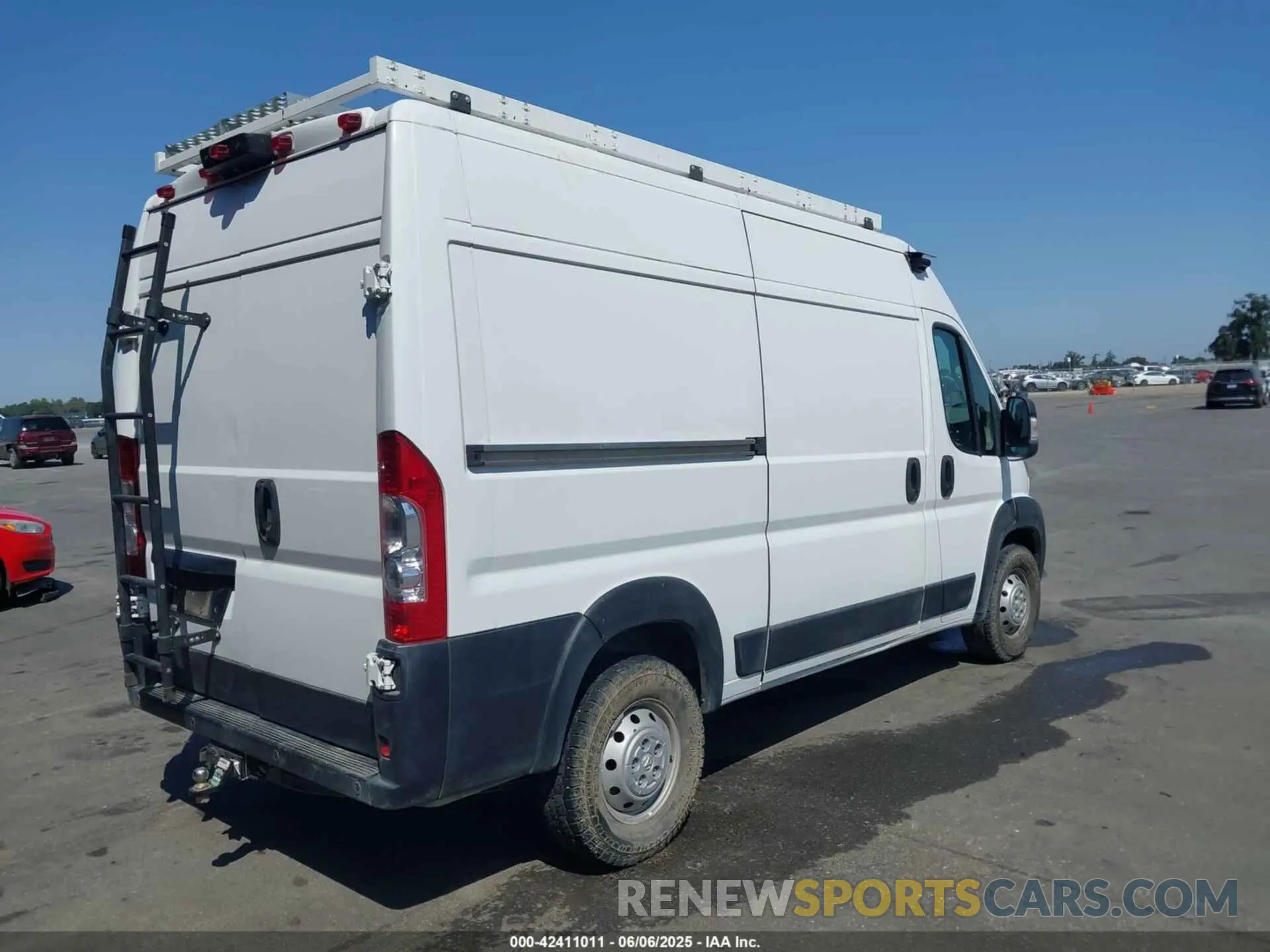 4 Photograph of a damaged car 3C6TRVBG2LE100324 RAM PROMASTER 1500 2020