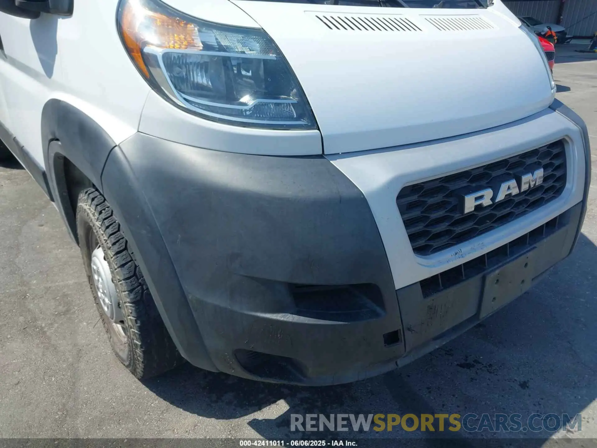 6 Photograph of a damaged car 3C6TRVBG2LE100324 RAM PROMASTER 1500 2020