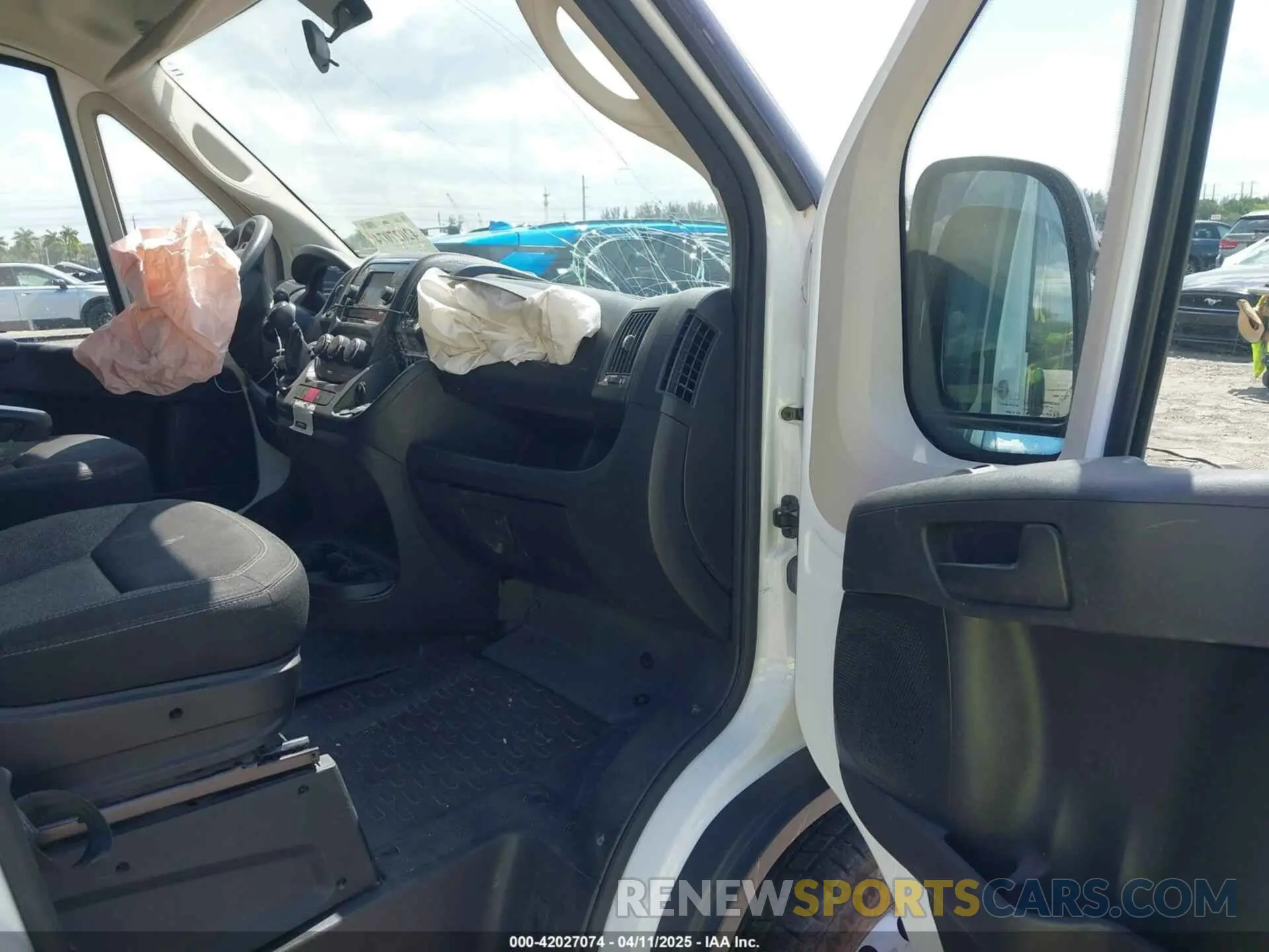 5 Photograph of a damaged car 3C6TRVBG2LE125496 RAM PROMASTER 1500 2020