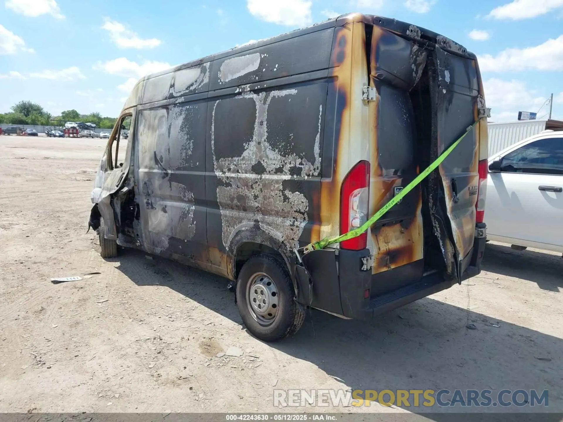 3 Photograph of a damaged car 3C6TRVBG8LE102398 RAM PROMASTER 1500 2020