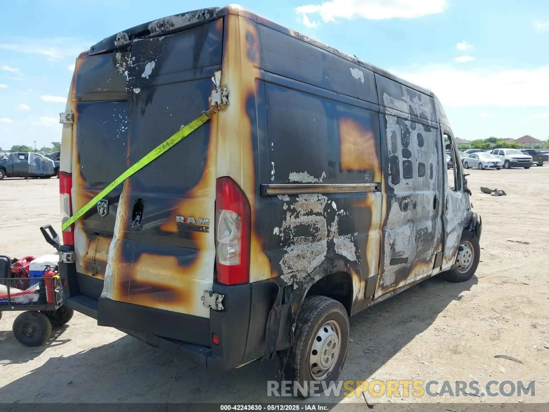4 Photograph of a damaged car 3C6TRVBG8LE102398 RAM PROMASTER 1500 2020