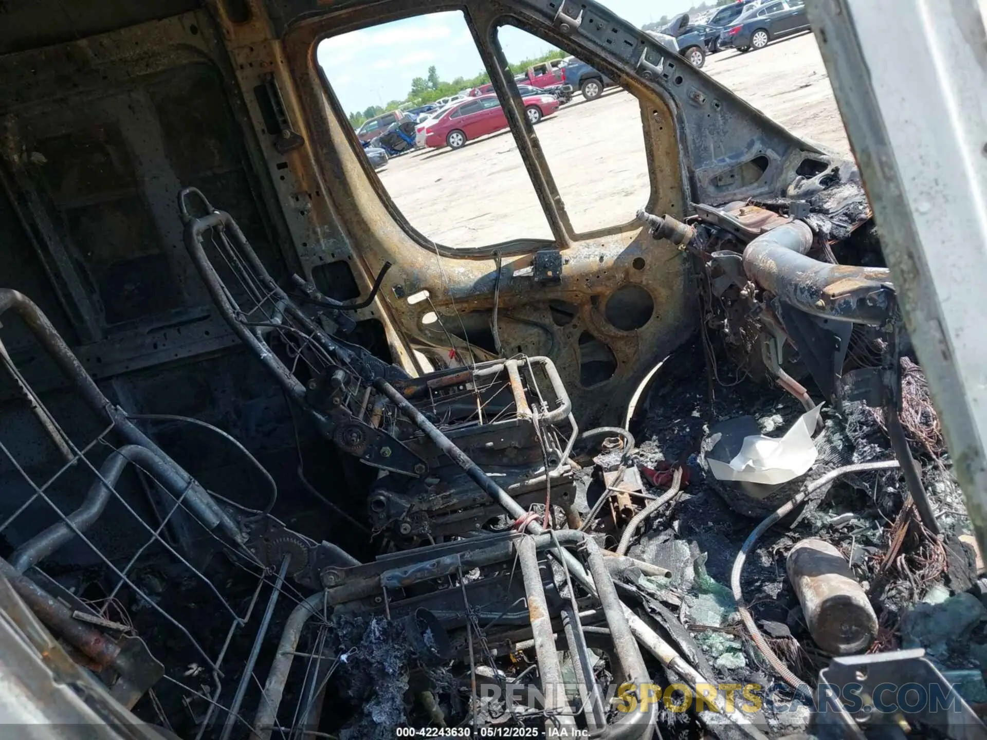 5 Photograph of a damaged car 3C6TRVBG8LE102398 RAM PROMASTER 1500 2020
