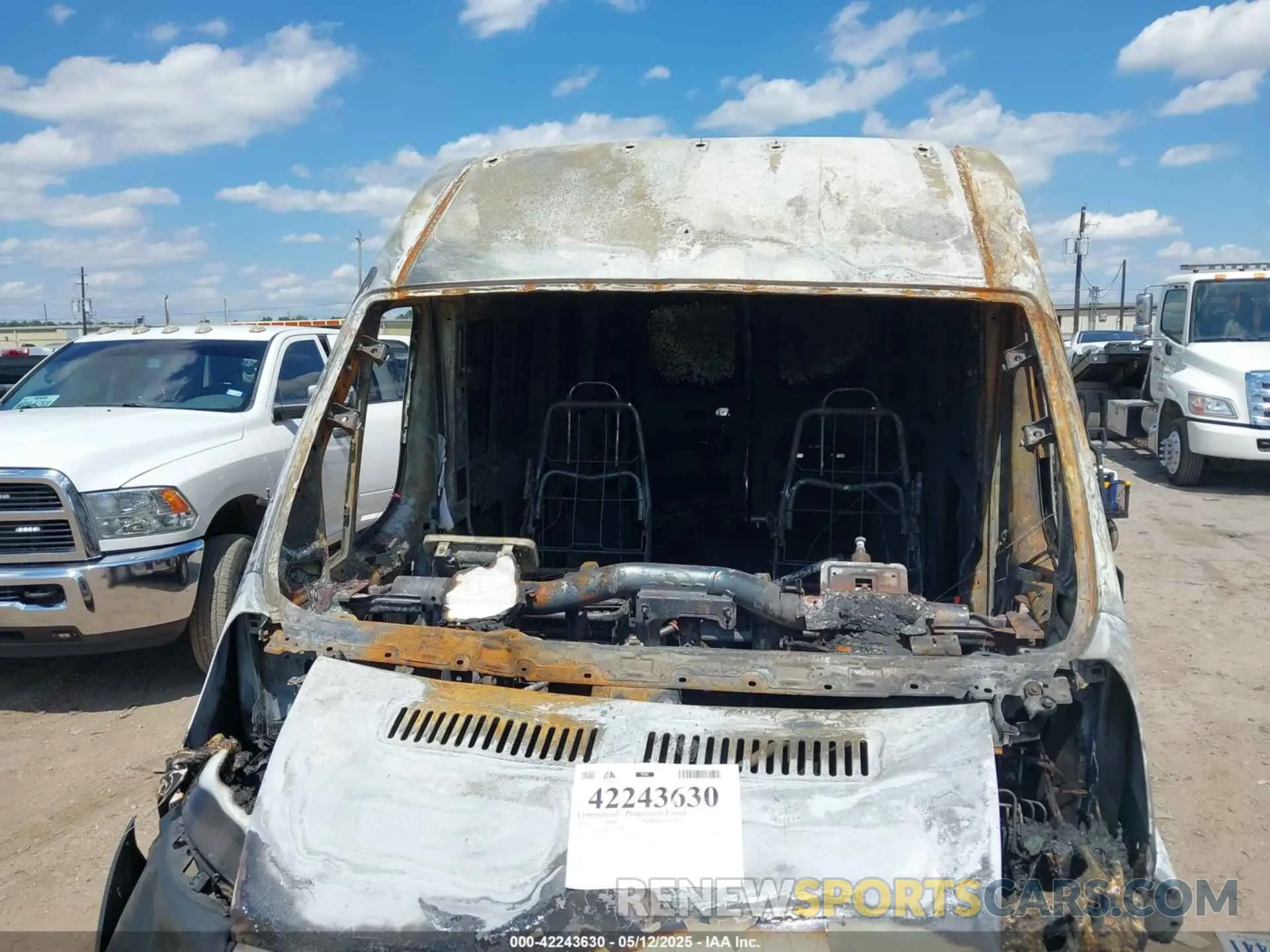 6 Photograph of a damaged car 3C6TRVBG8LE102398 RAM PROMASTER 1500 2020