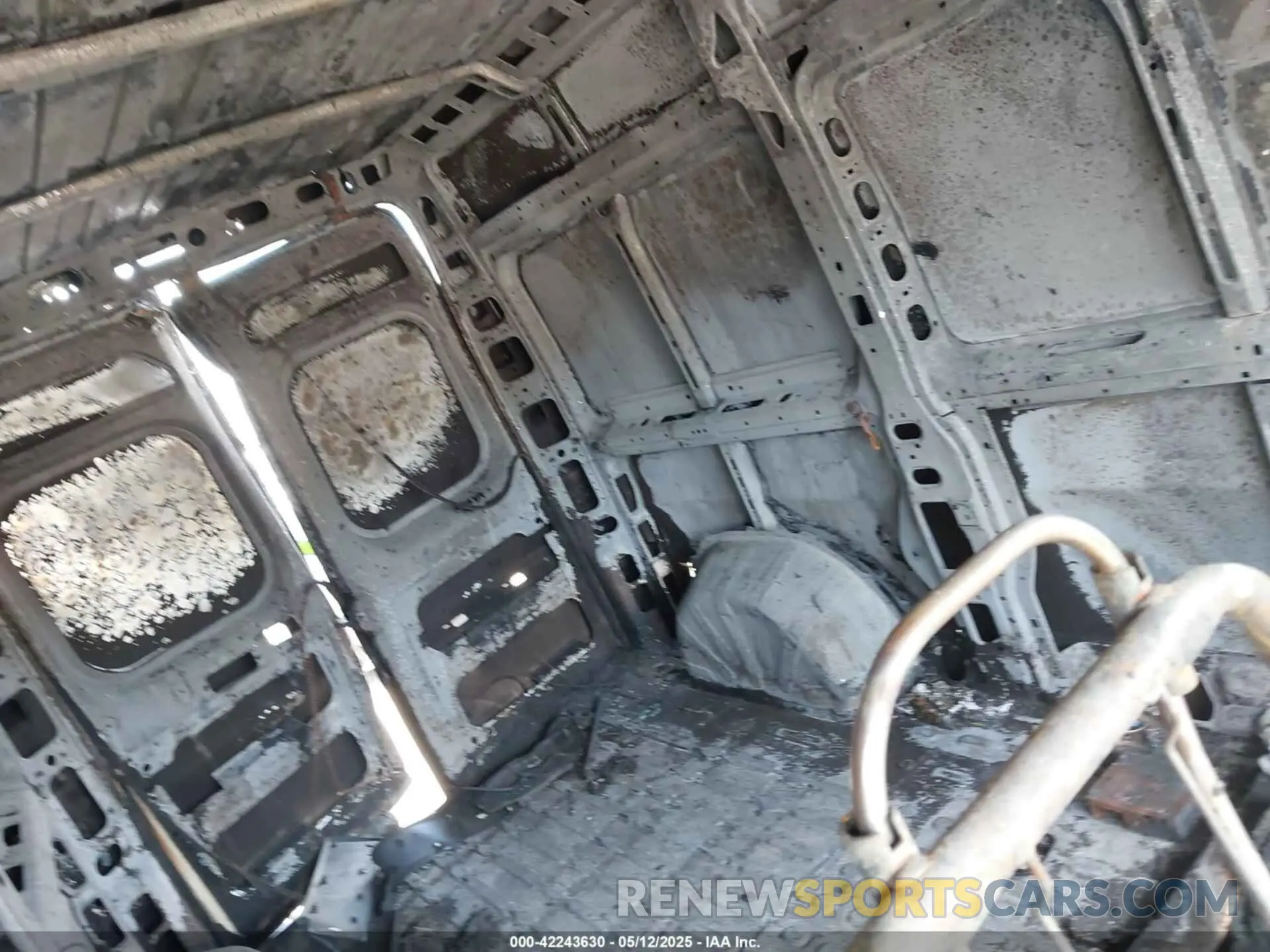 8 Photograph of a damaged car 3C6TRVBG8LE102398 RAM PROMASTER 1500 2020