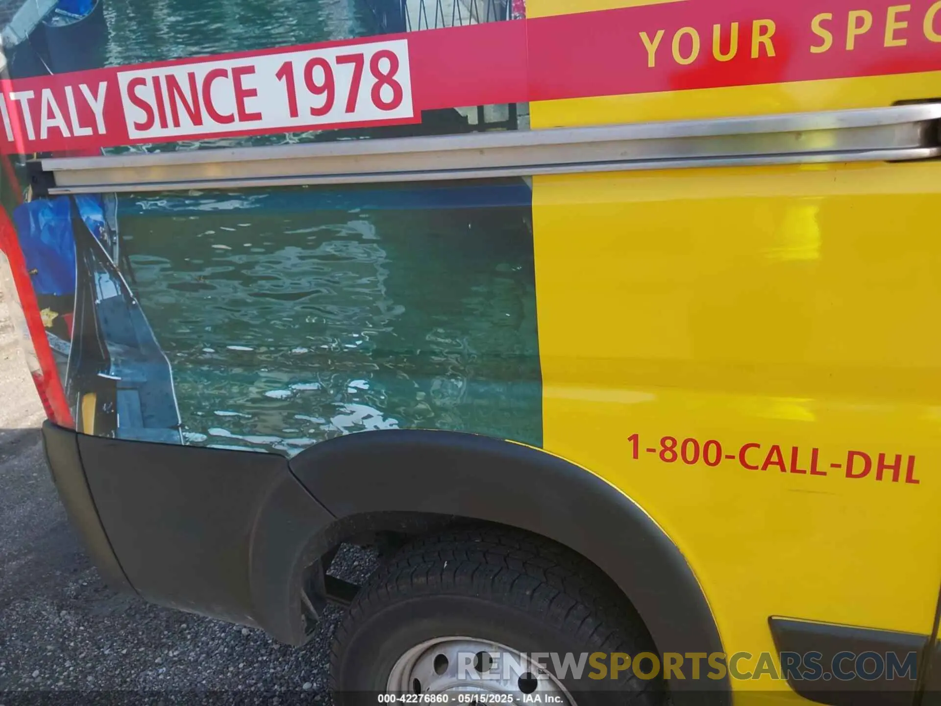 6 Photograph of a damaged car 3C6ERVBG2ME505593 RAM PROMASTER 1500 2021