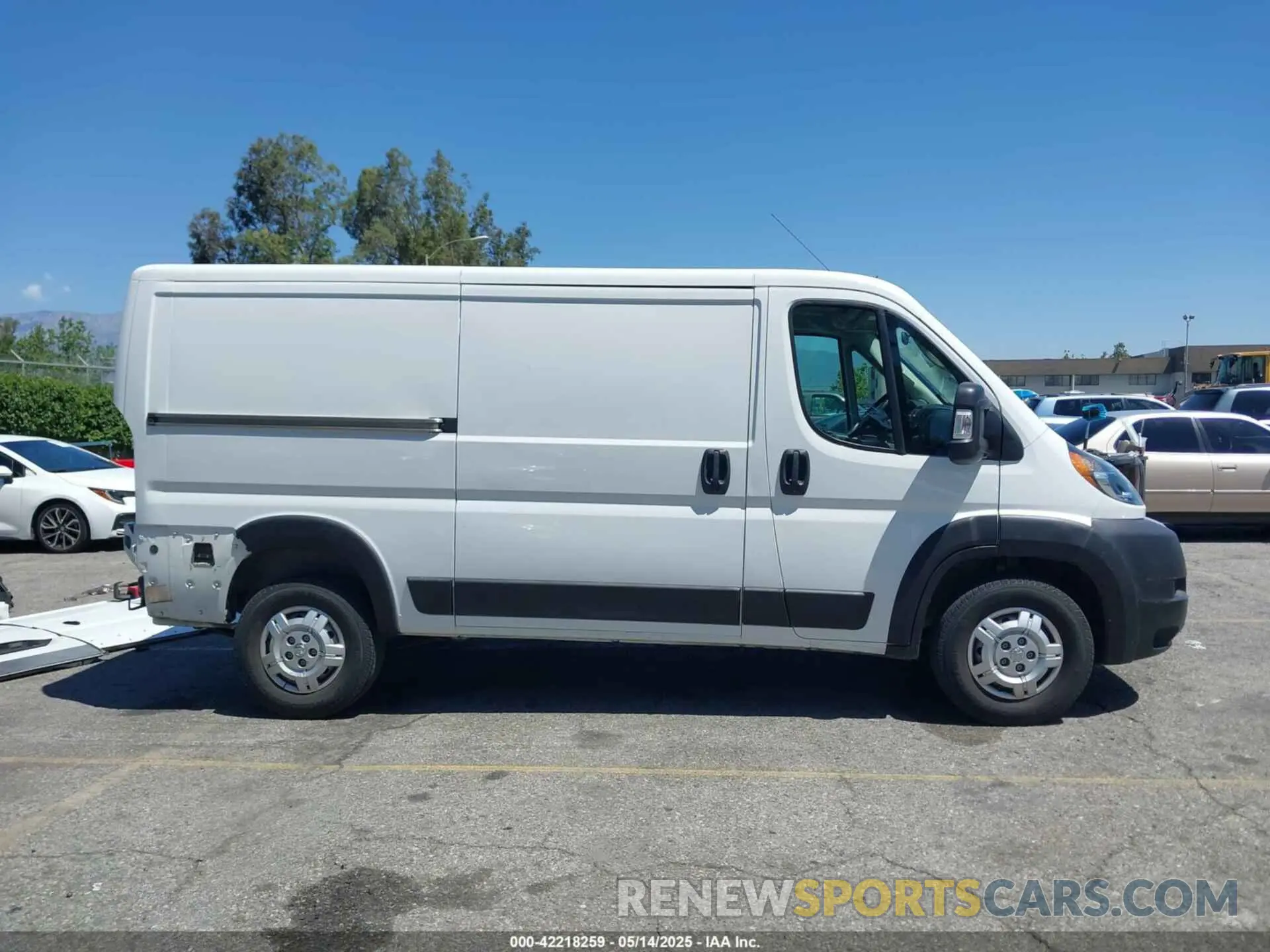 14 Photograph of a damaged car 3C6LRVAG5ME533364 RAM PROMASTER 1500 2021