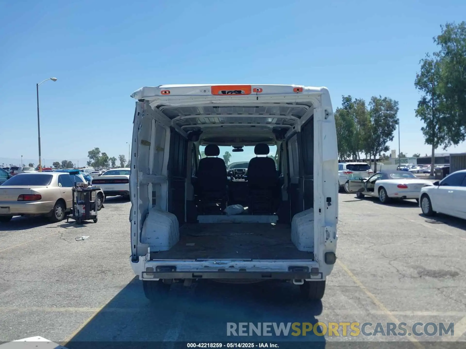 17 Photograph of a damaged car 3C6LRVAG5ME533364 RAM PROMASTER 1500 2021