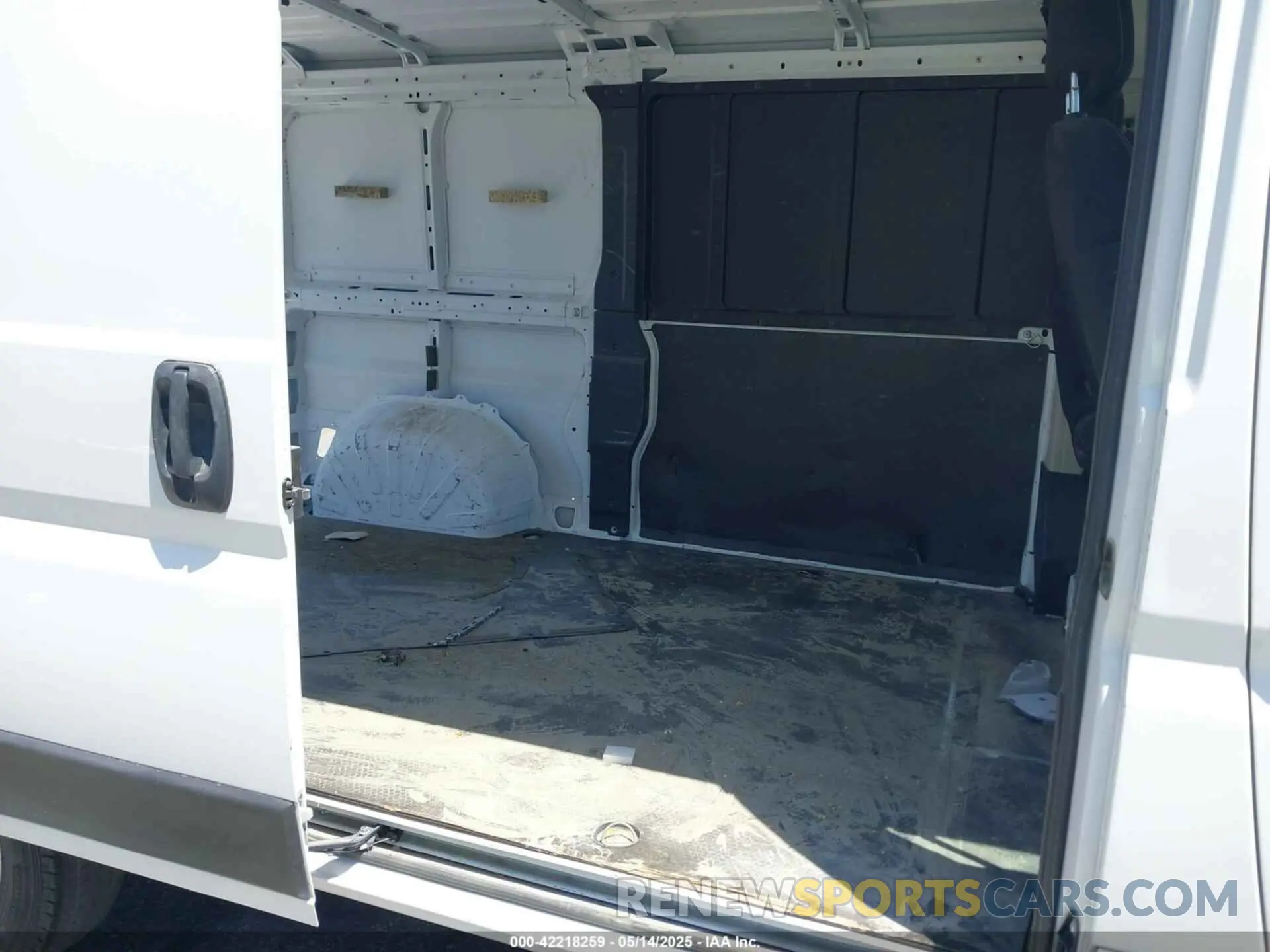 8 Photograph of a damaged car 3C6LRVAG5ME533364 RAM PROMASTER 1500 2021