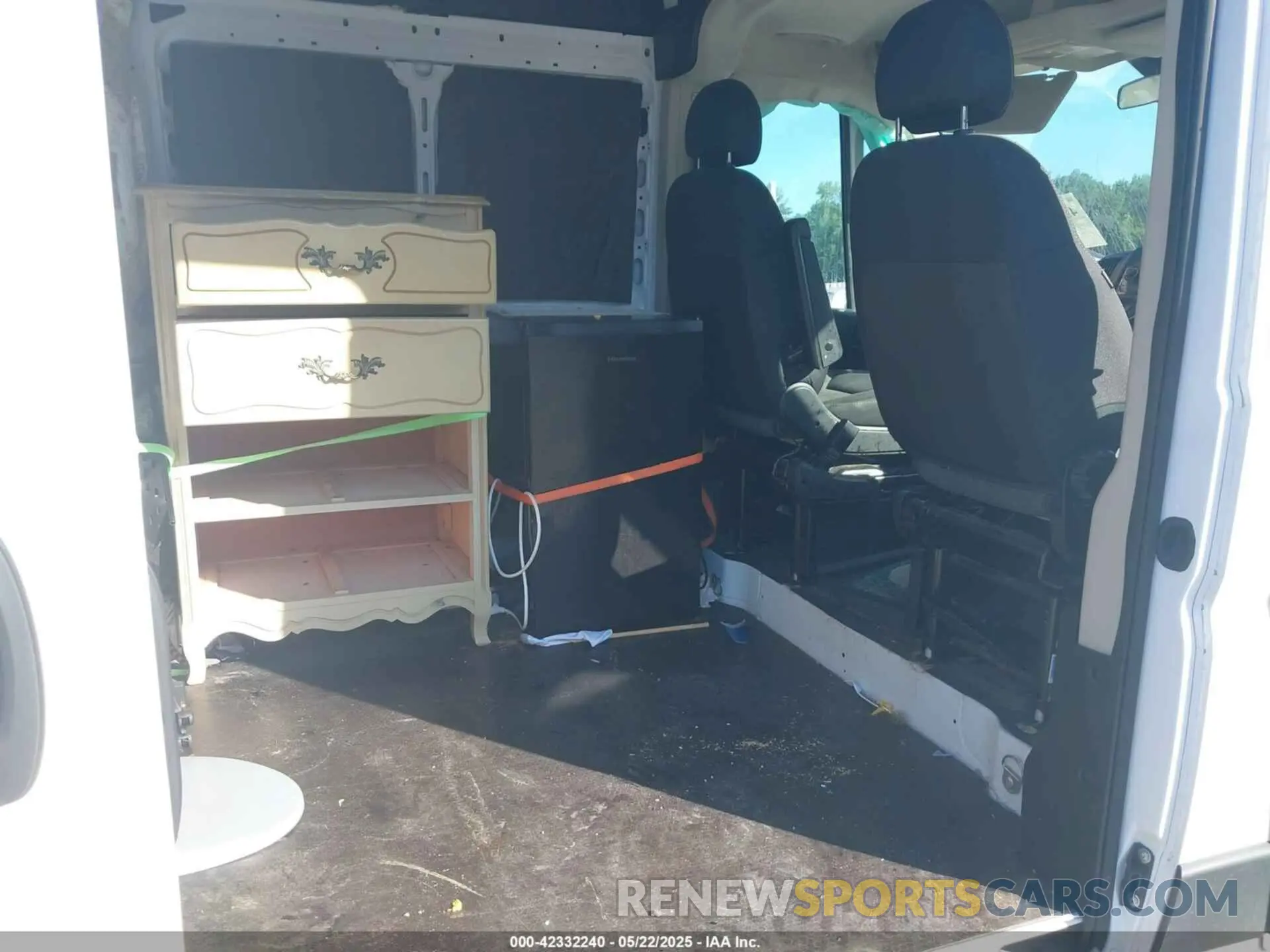 8 Photograph of a damaged car 3C6LRVBG2ME559354 RAM PROMASTER 1500 2021