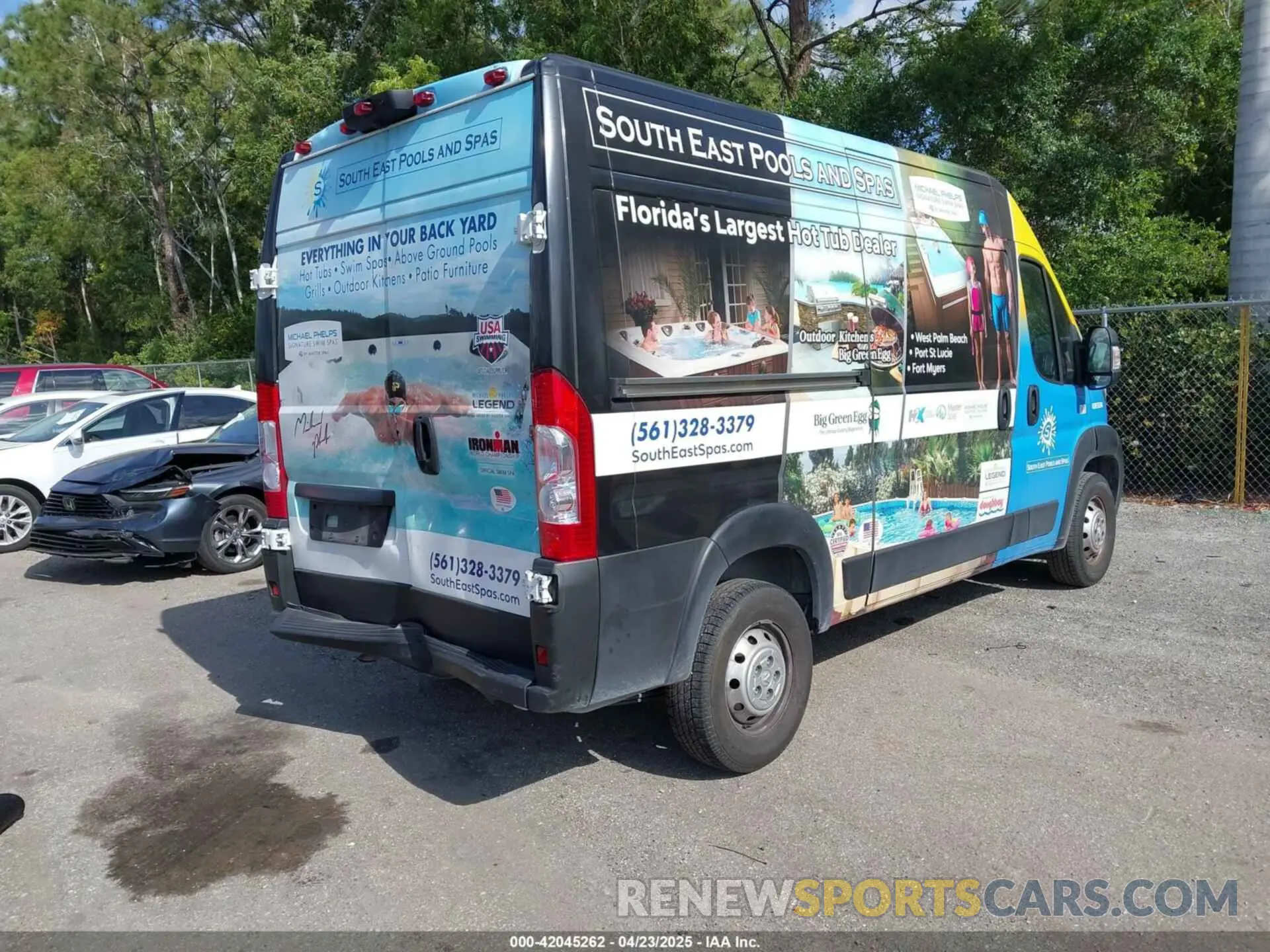 4 Photograph of a damaged car 3C6LRVBG2NE119197 RAM PROMASTER 1500 2022