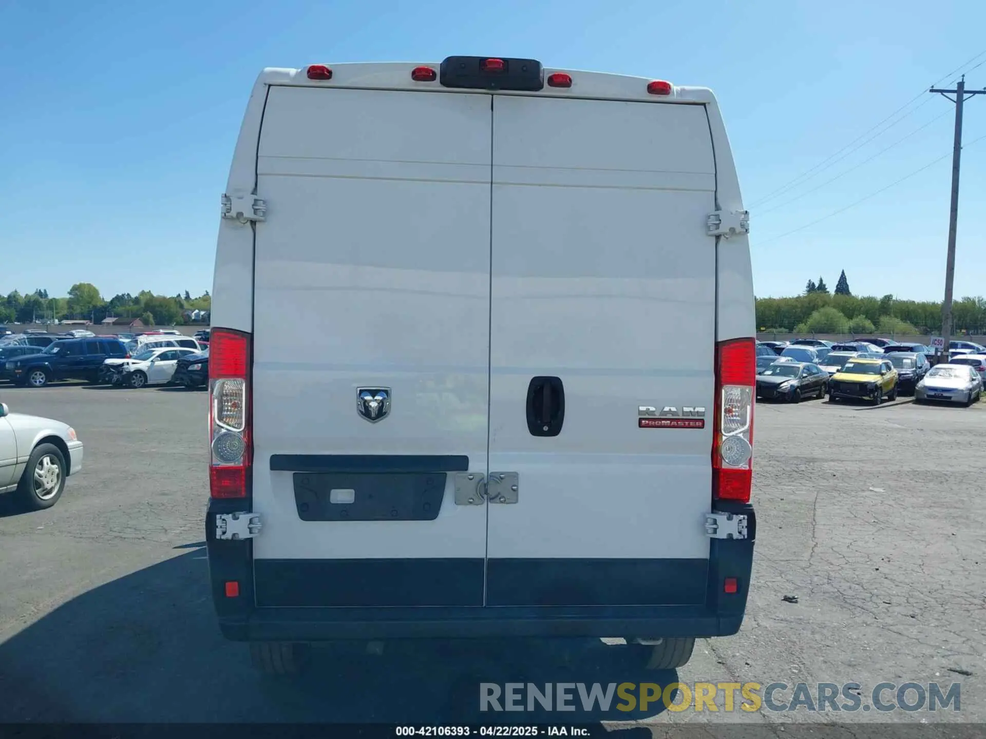 16 Photograph of a damaged car 3C6LRVBG3NE119032 RAM PROMASTER 1500 2022