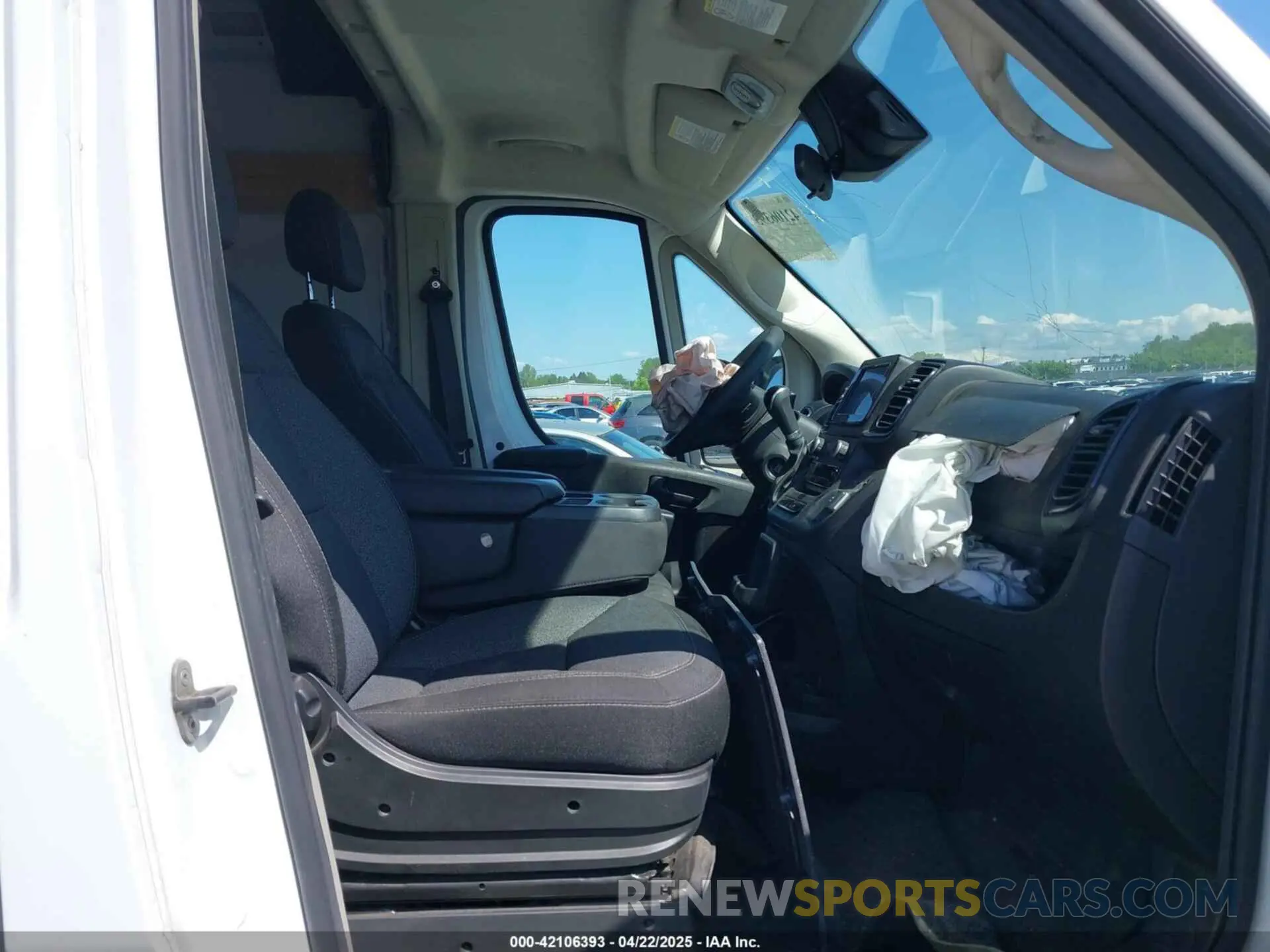 5 Photograph of a damaged car 3C6LRVBG3NE119032 RAM PROMASTER 1500 2022