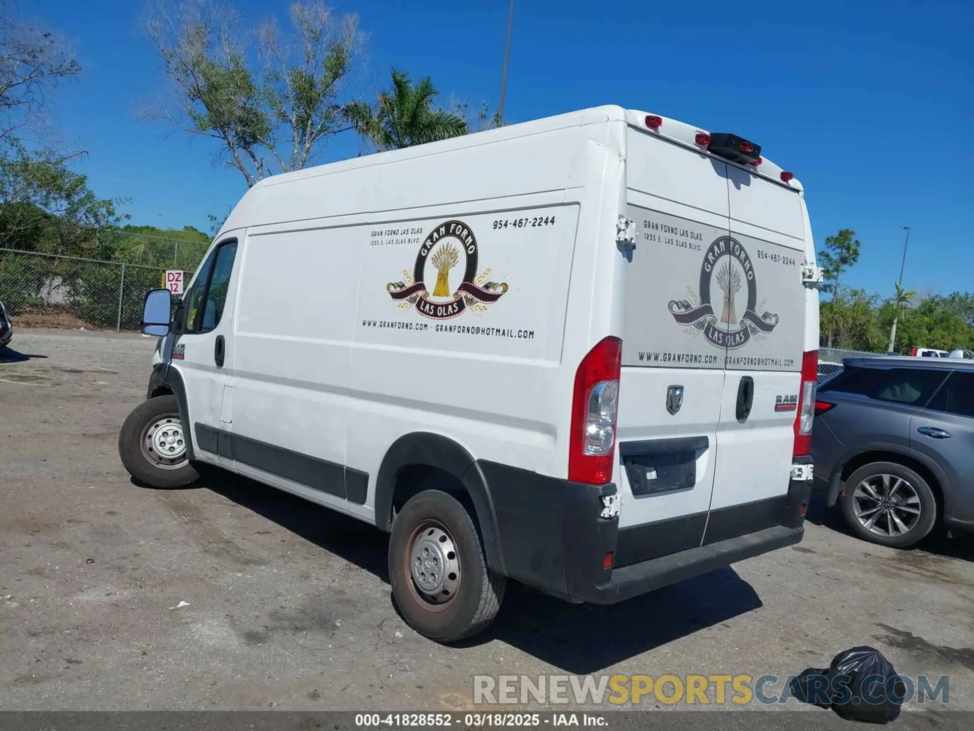 3 Photograph of a damaged car 3C6LRVBG6NE118991 RAM PROMASTER 1500 2022