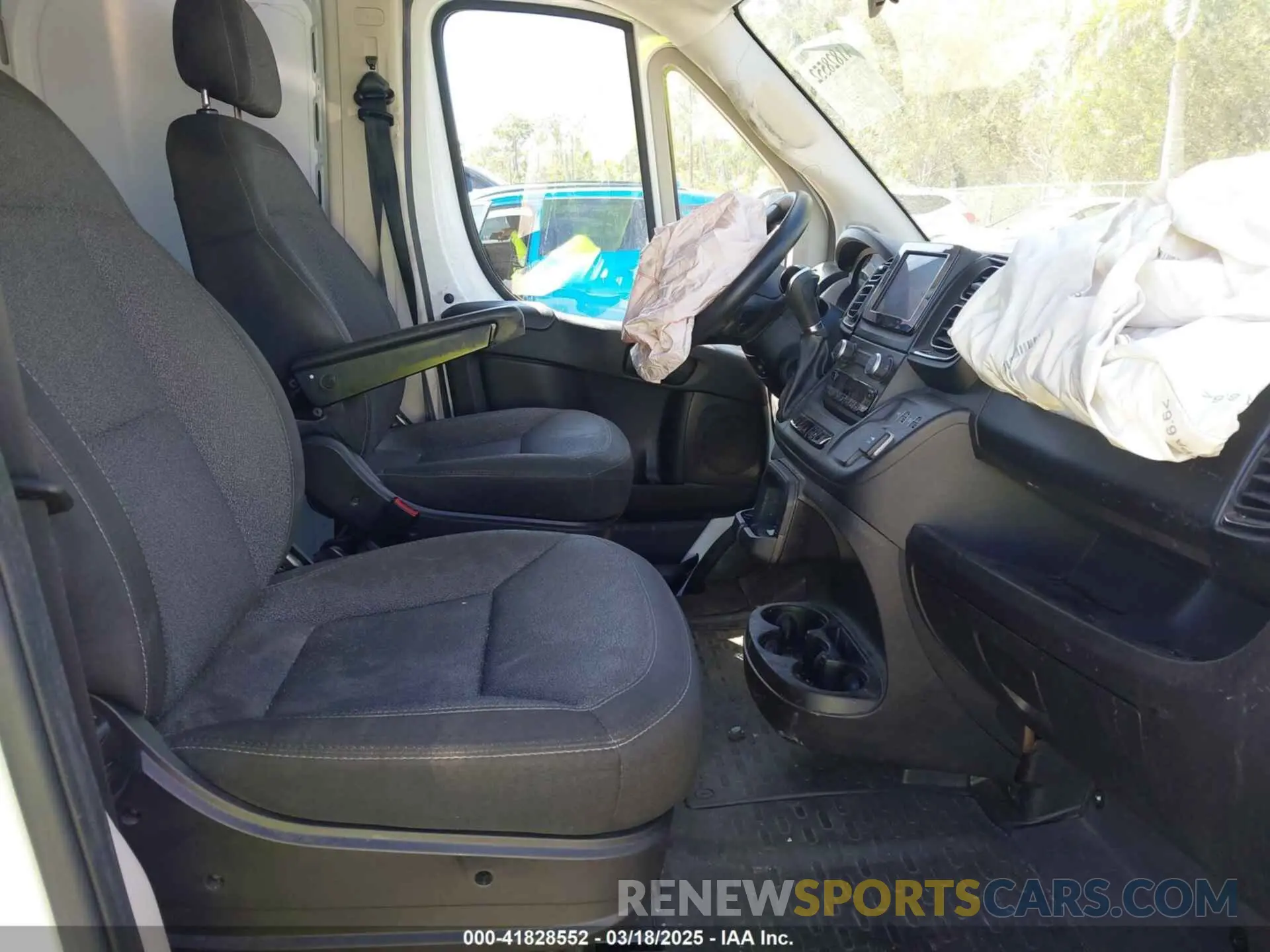 5 Photograph of a damaged car 3C6LRVBG6NE118991 RAM PROMASTER 1500 2022