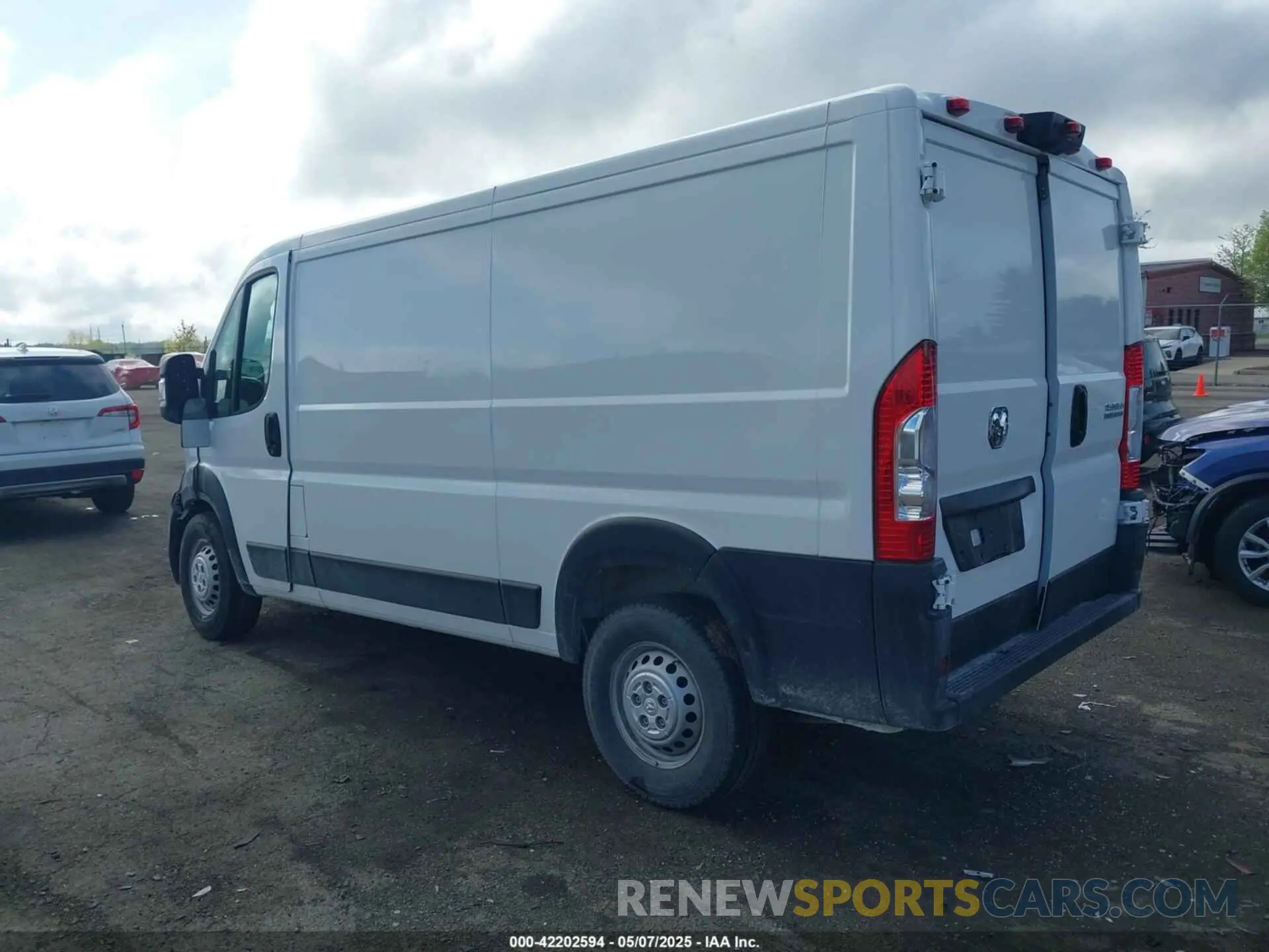 3 Фотография поврежденного автомобиля 3C6LRVAG7RE132017 RAM PROMASTER 1500 2024