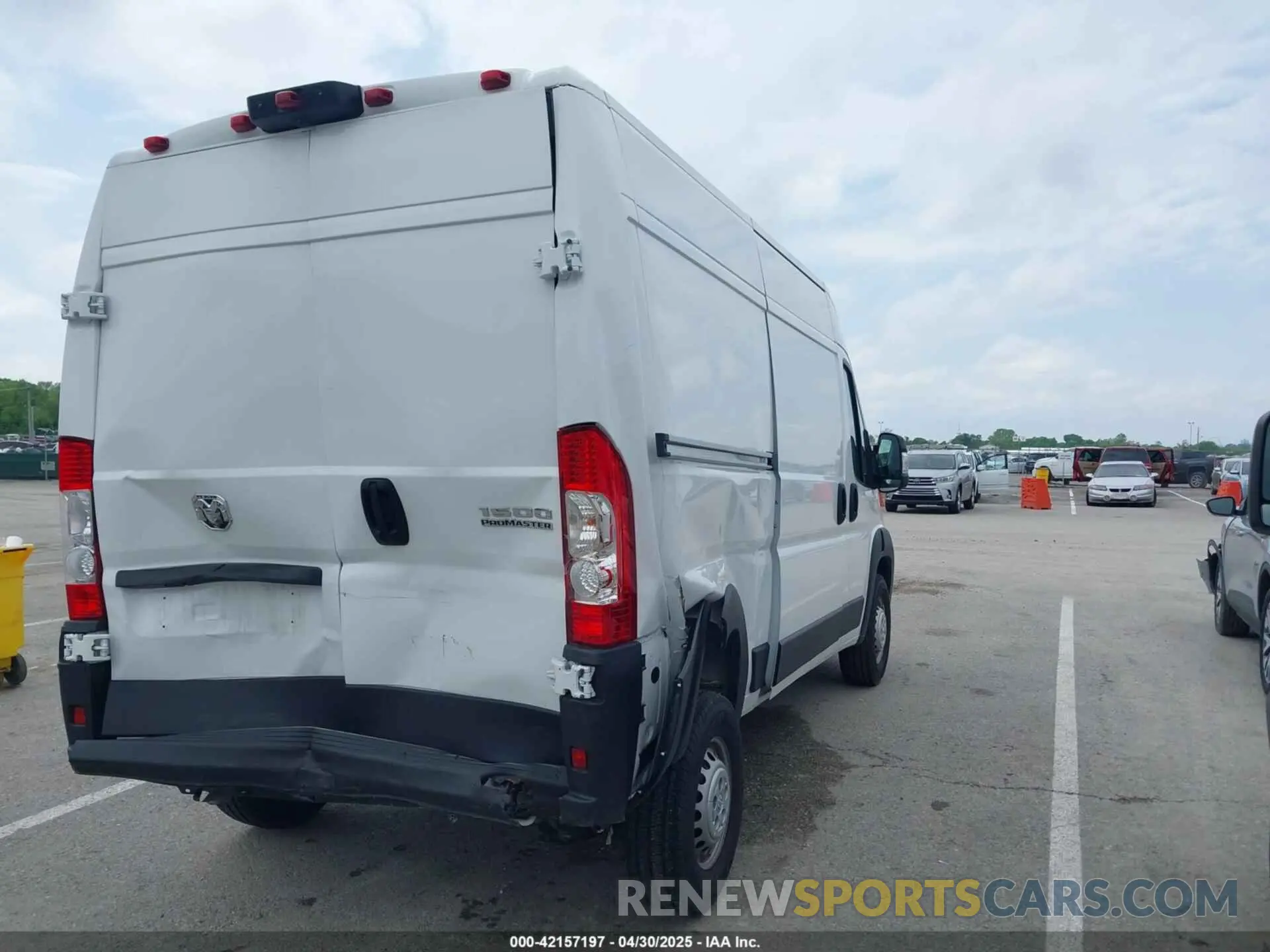 4 Photograph of a damaged car 3C6LRVBG0RE124954 RAM PROMASTER 1500 2024