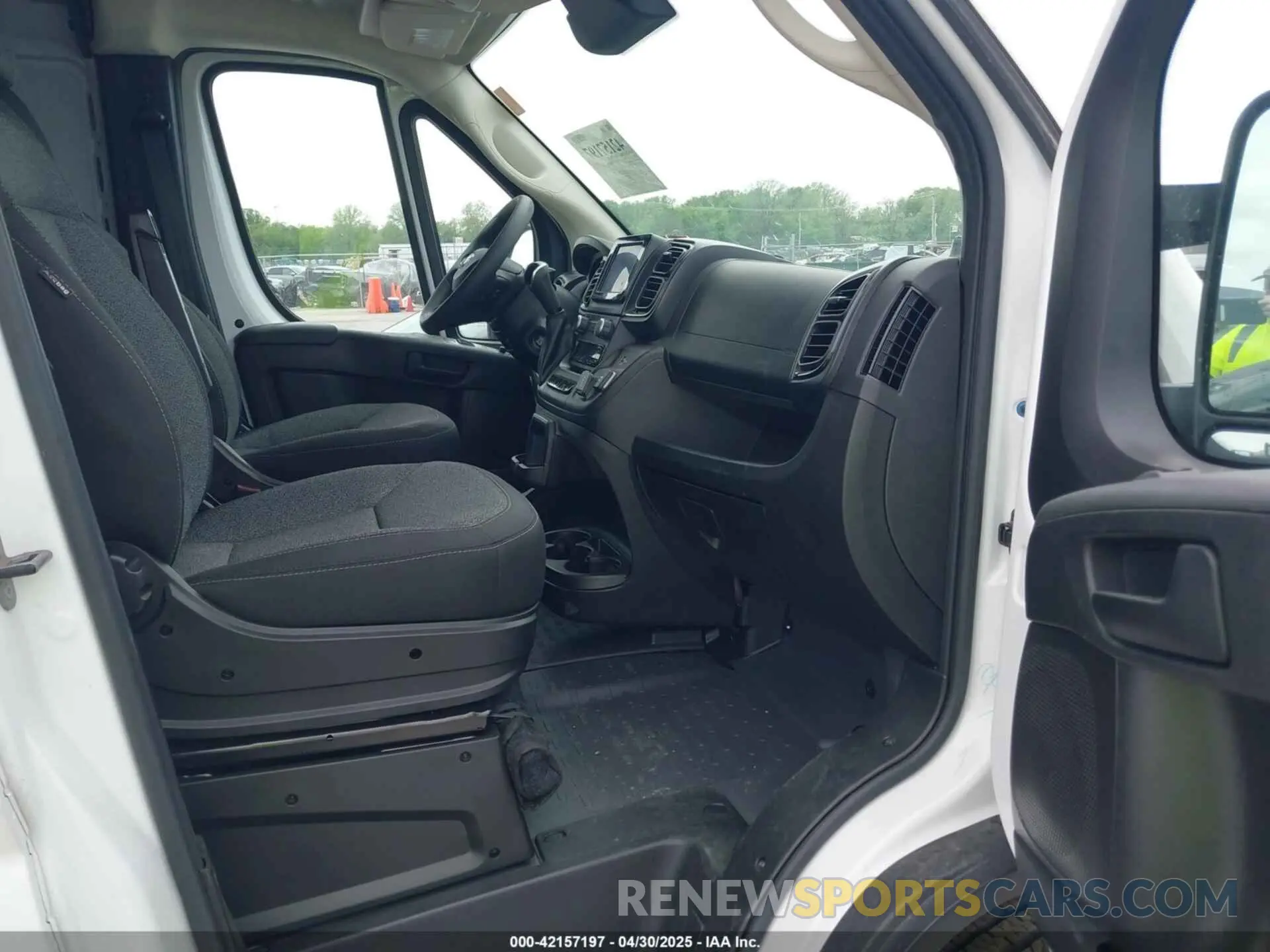 5 Photograph of a damaged car 3C6LRVBG0RE124954 RAM PROMASTER 1500 2024