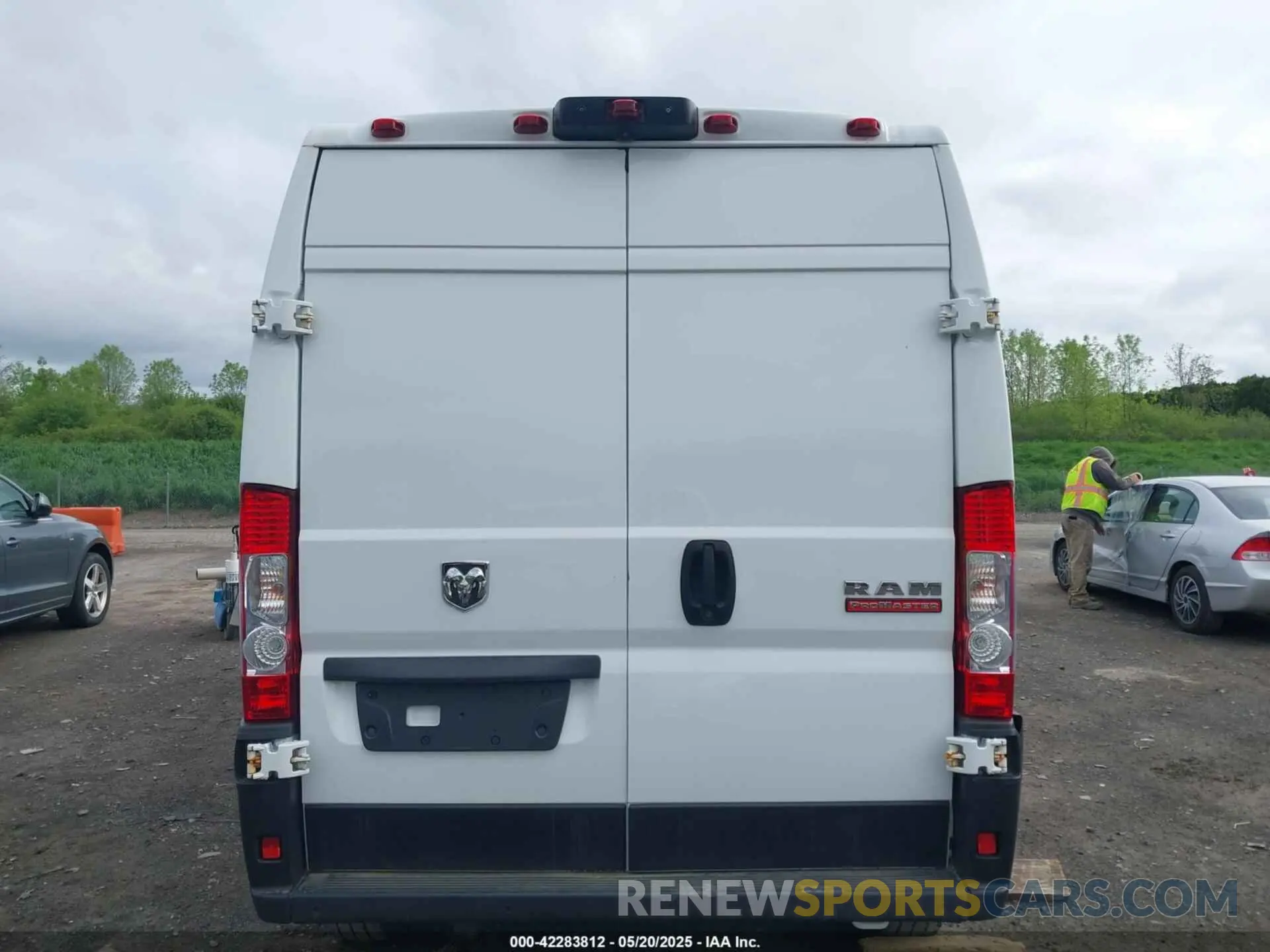 16 Photograph of a damaged car 3C6LRVDG4NE105380 RAM PROMASTER 2022