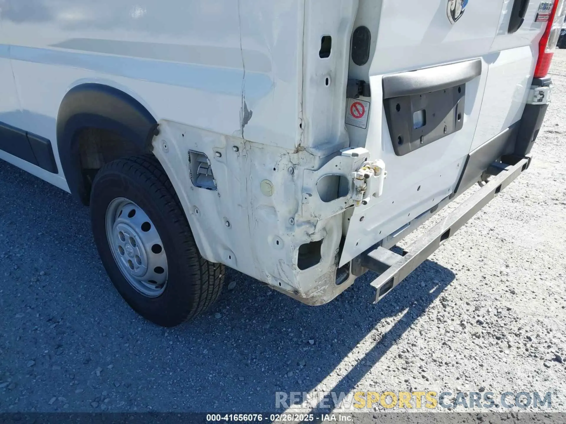 6 Photograph of a damaged car 3C6TRVCG3KE511485 RAM PROMASTER 2500 2019