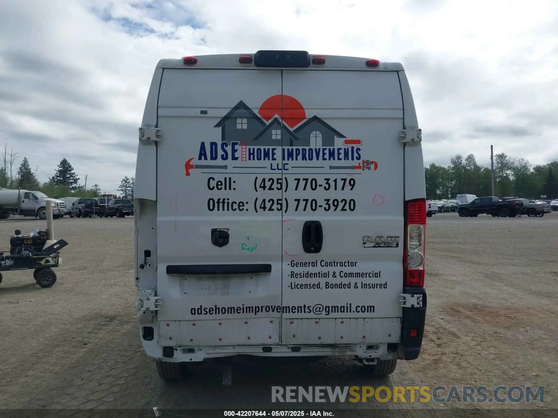 17 Photograph of a damaged car 3C6TRVCG7KE530928 RAM PROMASTER 2500 2019
