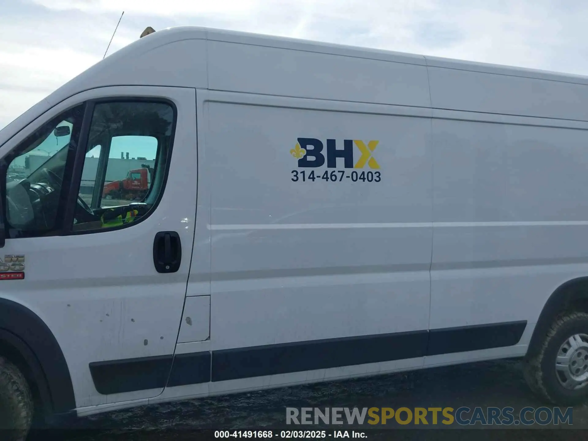 14 Photograph of a damaged car 3C6TRVDG4KE545692 RAM PROMASTER 2500 2019