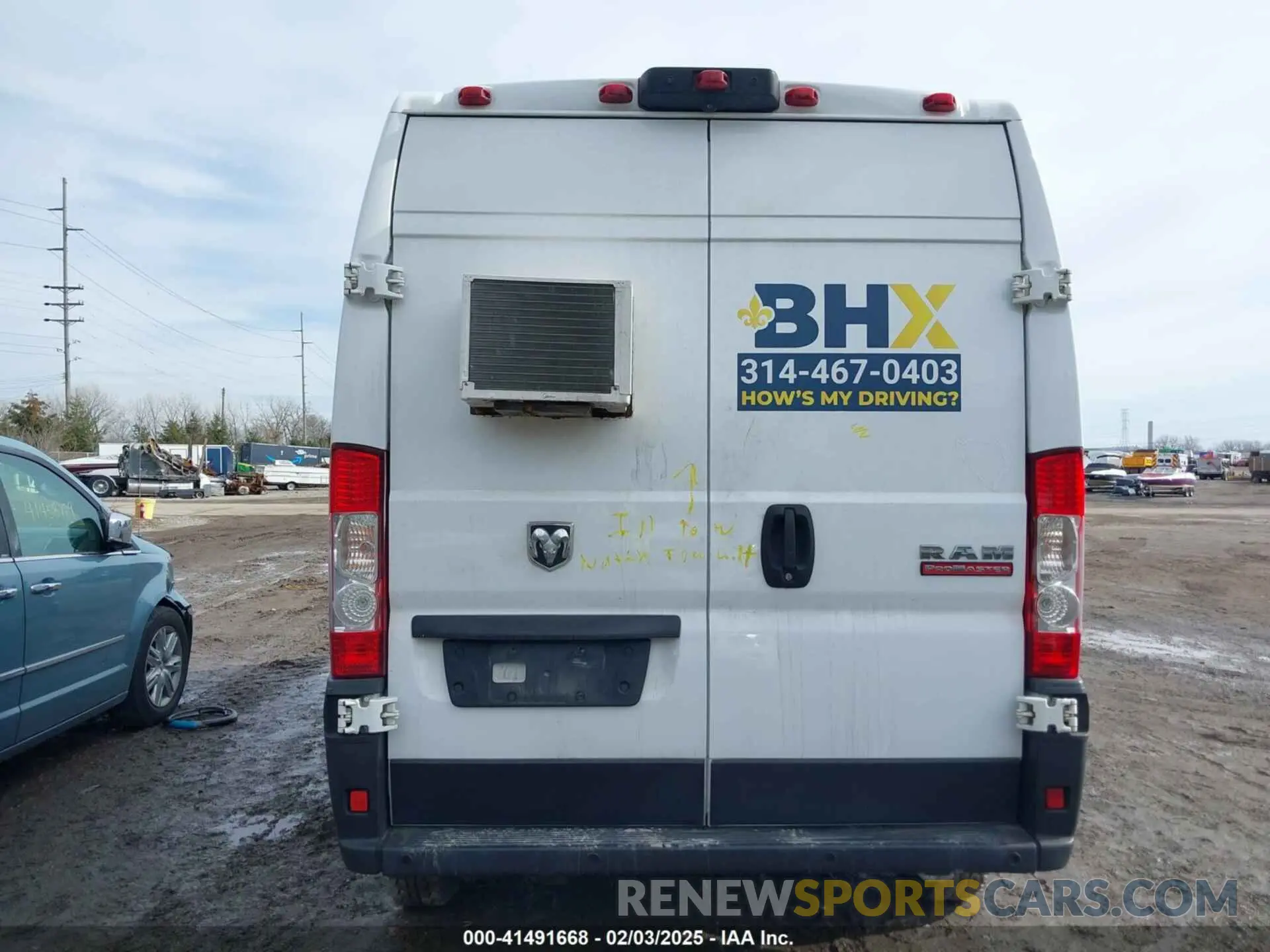 16 Photograph of a damaged car 3C6TRVDG4KE545692 RAM PROMASTER 2500 2019