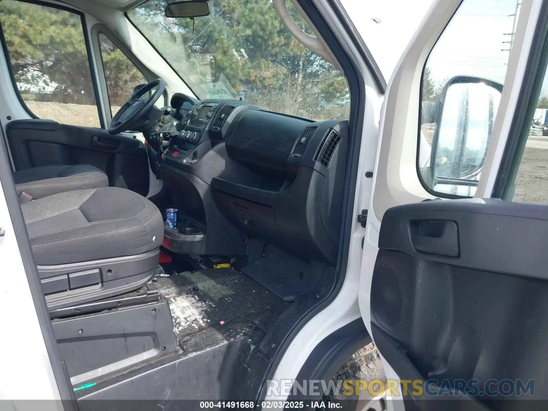 5 Photograph of a damaged car 3C6TRVDG4KE545692 RAM PROMASTER 2500 2019